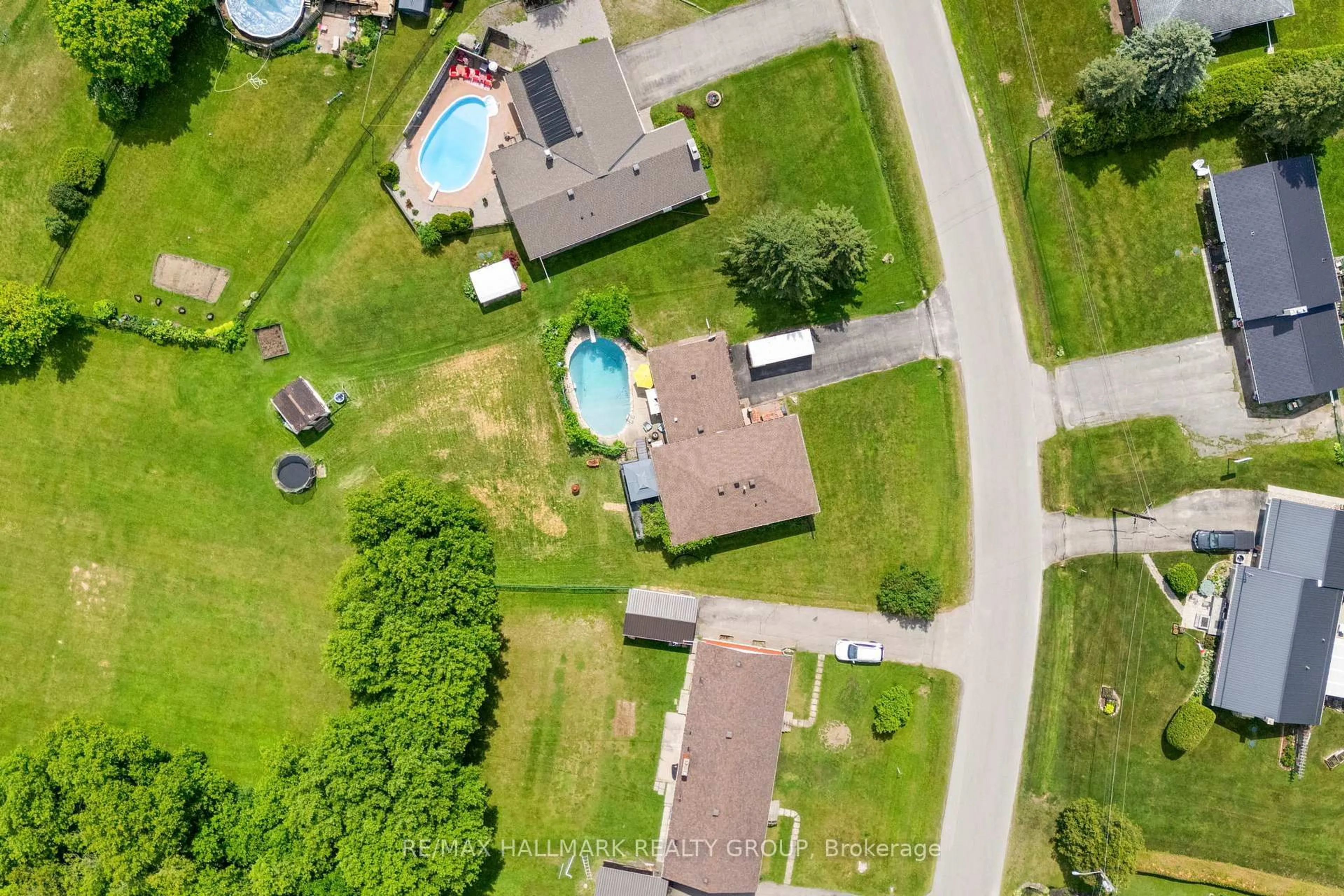 A pic from outside/outdoor area/front of a property/back of a property/a pic from drone, unknown for 17 Sunnymede Ave, Prescott Ontario K0E 1T0