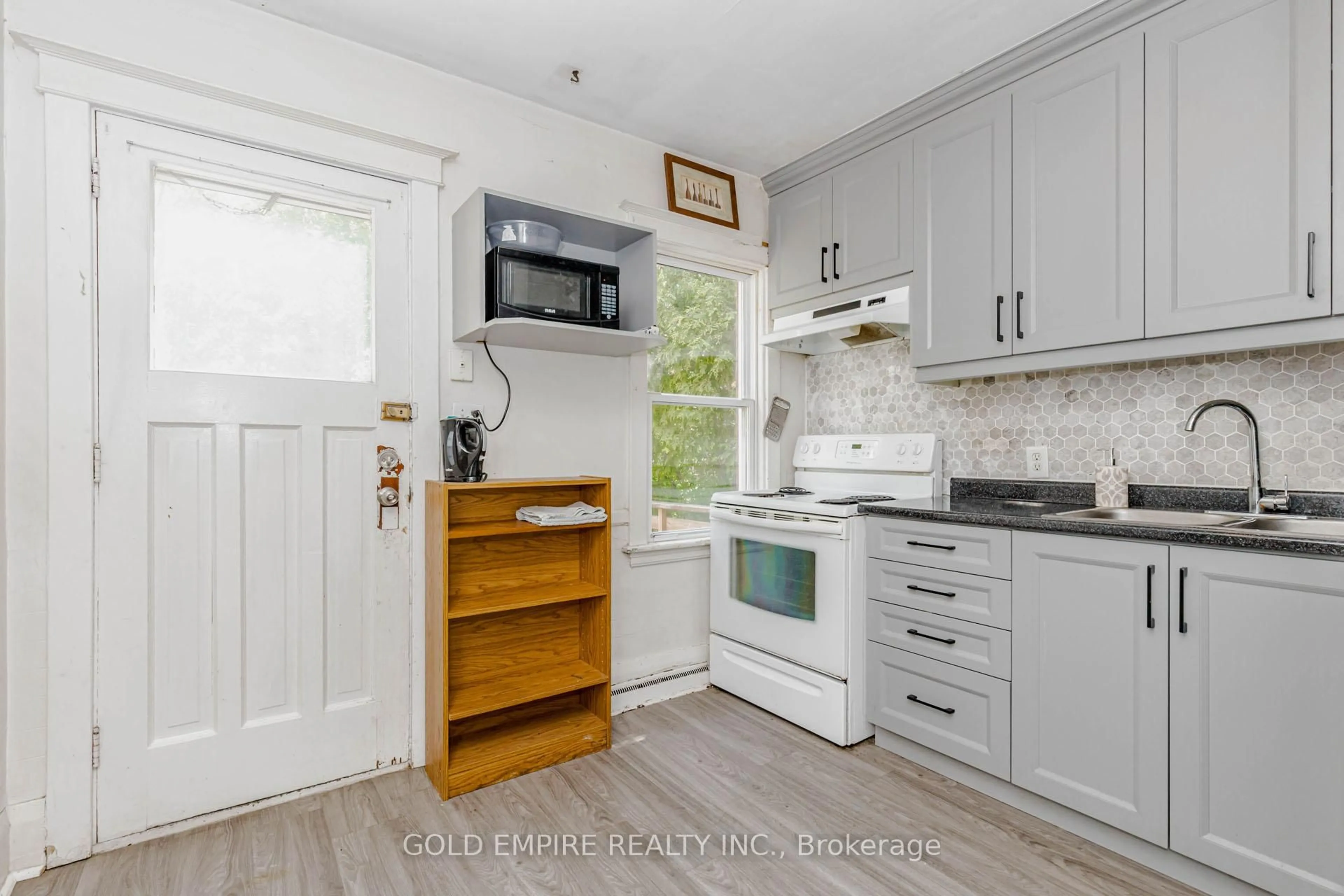 Standard kitchen, unknown for 1177 King St, Hamilton Ontario L8S 1M3