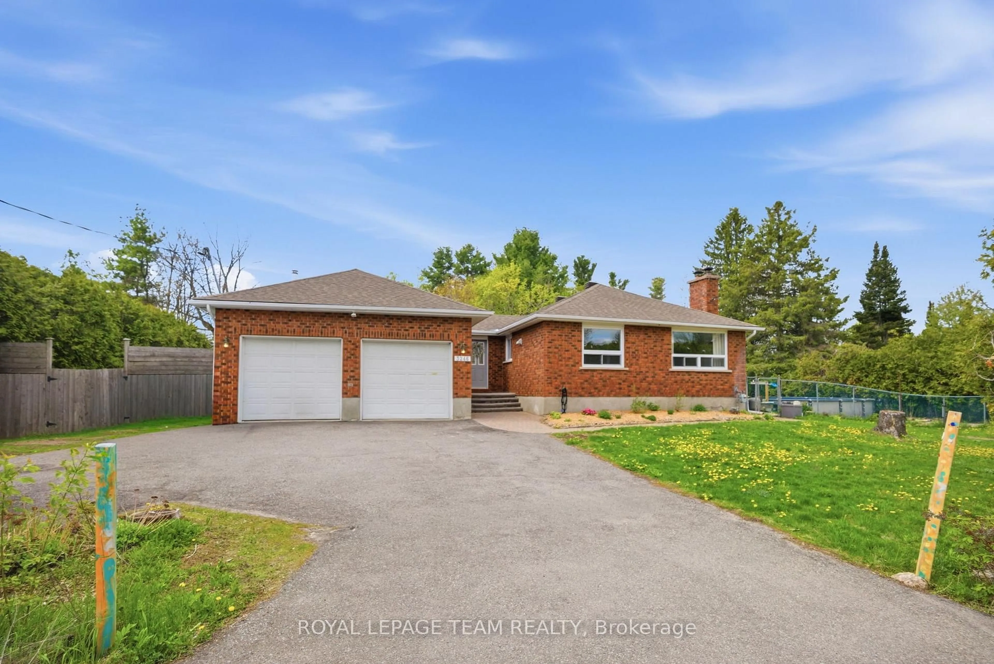 Home with brick exterior material, street for 3246 Elizabeth St, Osgoode Ontario K0A 2W0