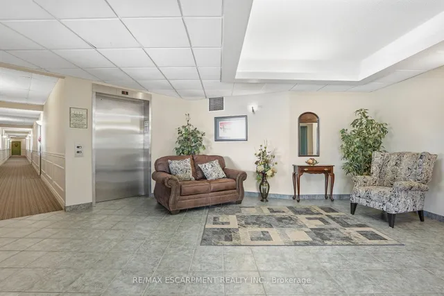 210 MAIN St #202, Haldimand 4