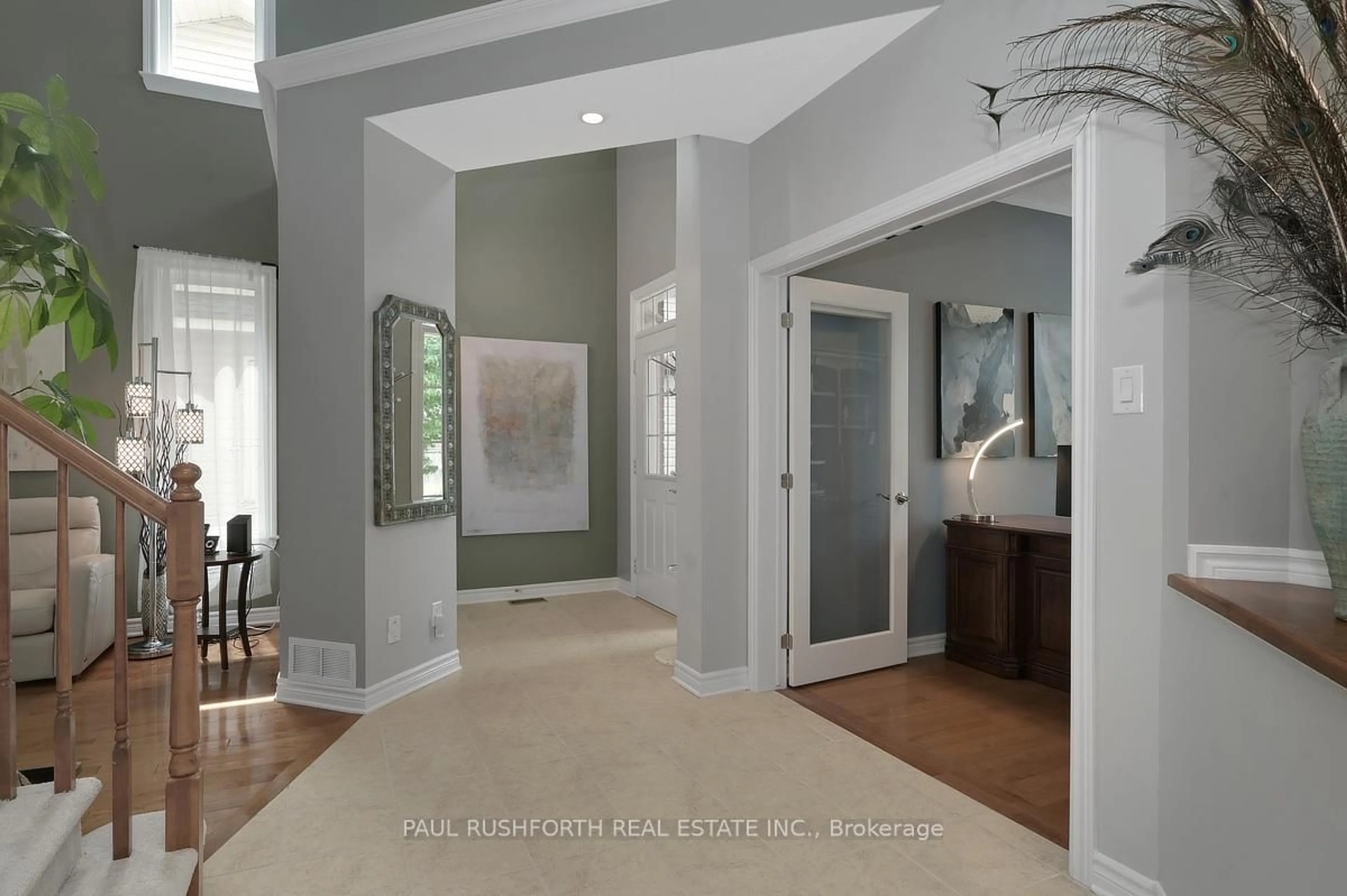 Indoor entryway for 504 Landswood Way, Ottawa Ontario K2S 0A5