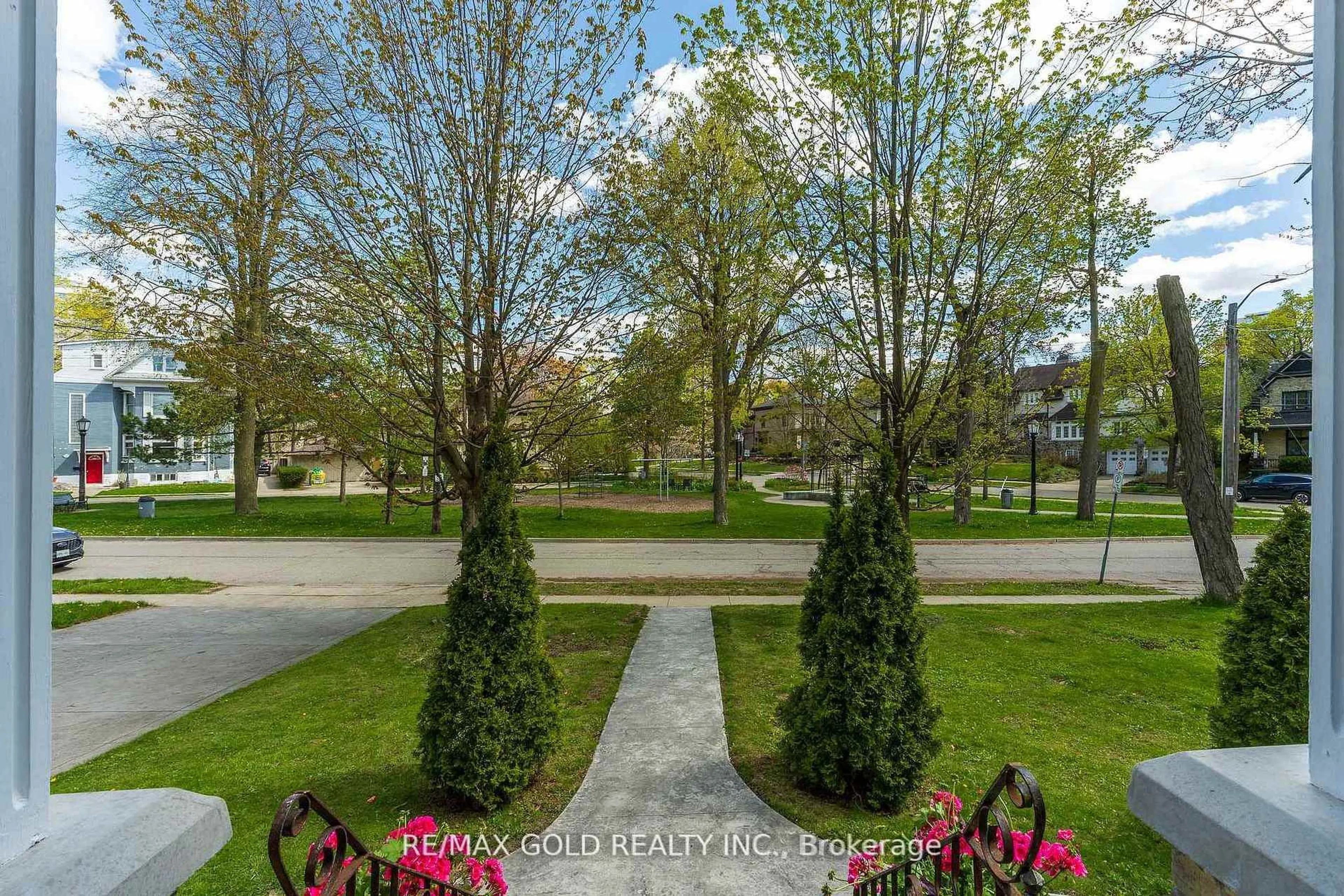 A pic from outside/outdoor area/front of a property/back of a property/a pic from drone, street for 16 Maynard Ave, Kitchener Ontario N2H 4Z6
