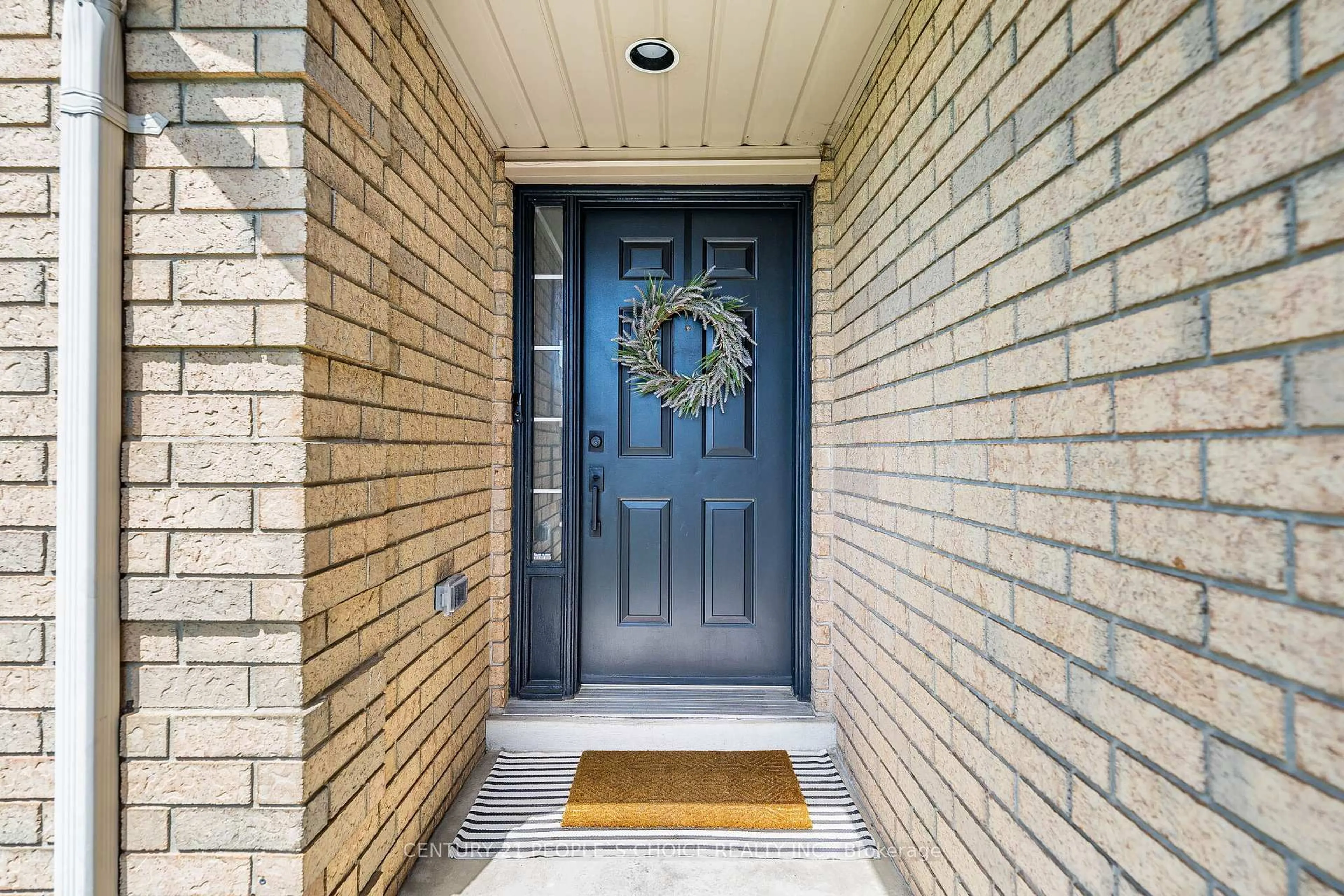 Indoor entryway for 295 Locheed Dr, Hamilton Ontario L8T 4Z6