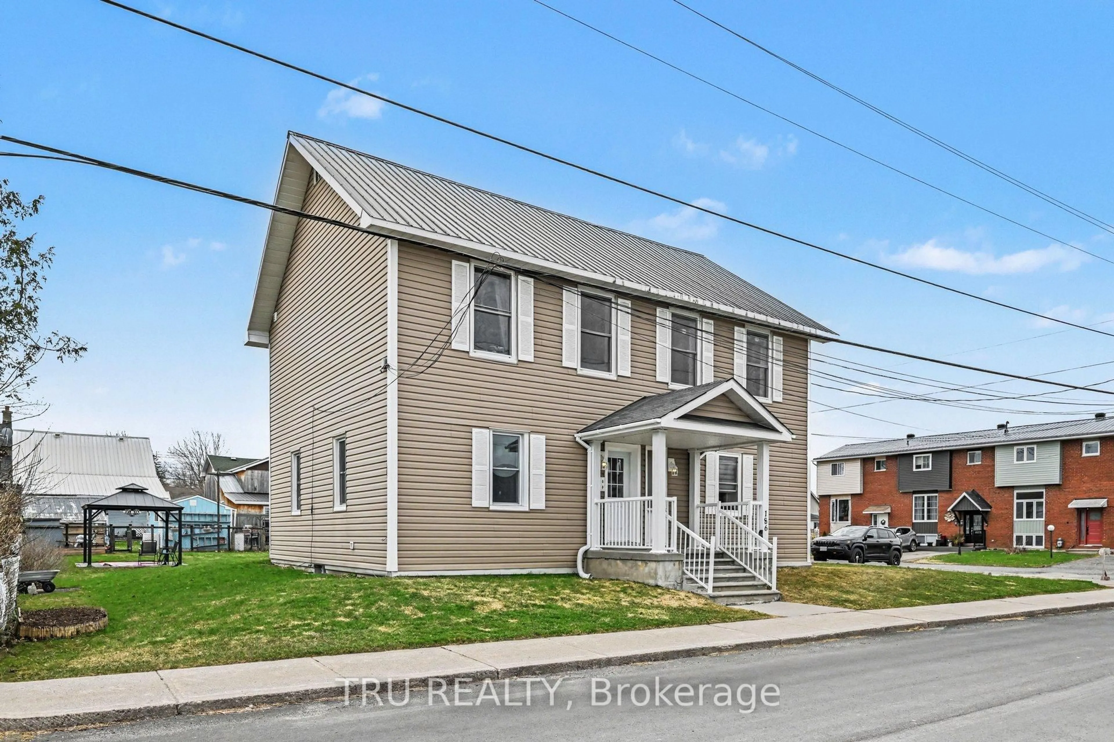 A pic from outside/outdoor area/front of a property/back of a property/a pic from drone, street for 186 Water St, Almonte Ontario K0A 1A0