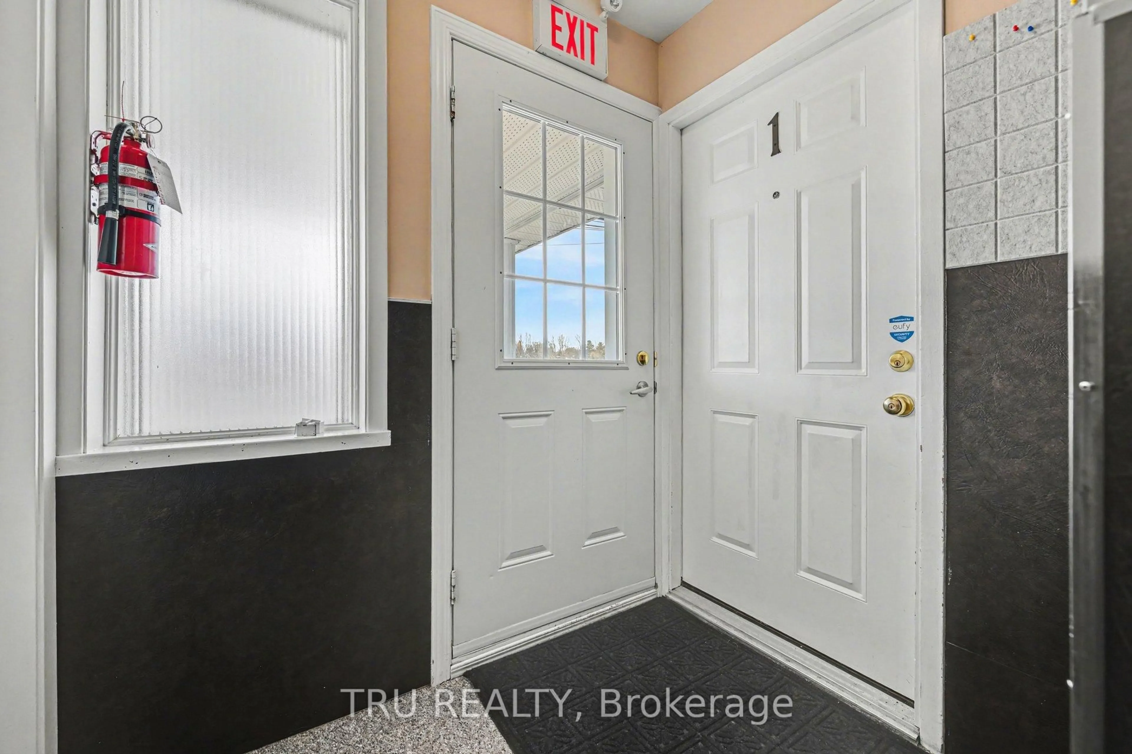 Indoor entryway for 186 Water St, Almonte Ontario K0A 1A0