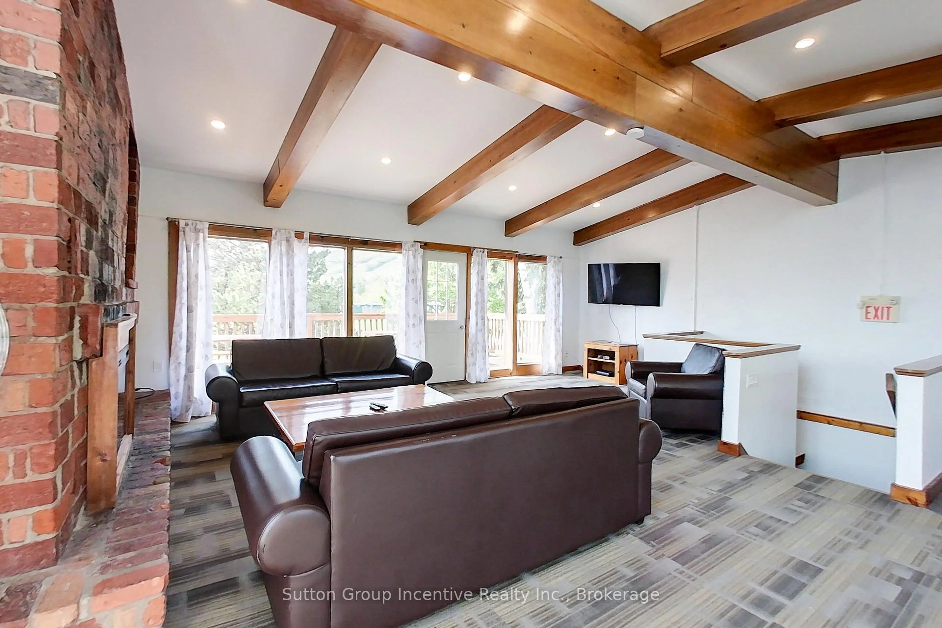 Living room with furniture, unknown for 151 Tyrolean Lane, Blue Mountains Ontario L9Y 0N3