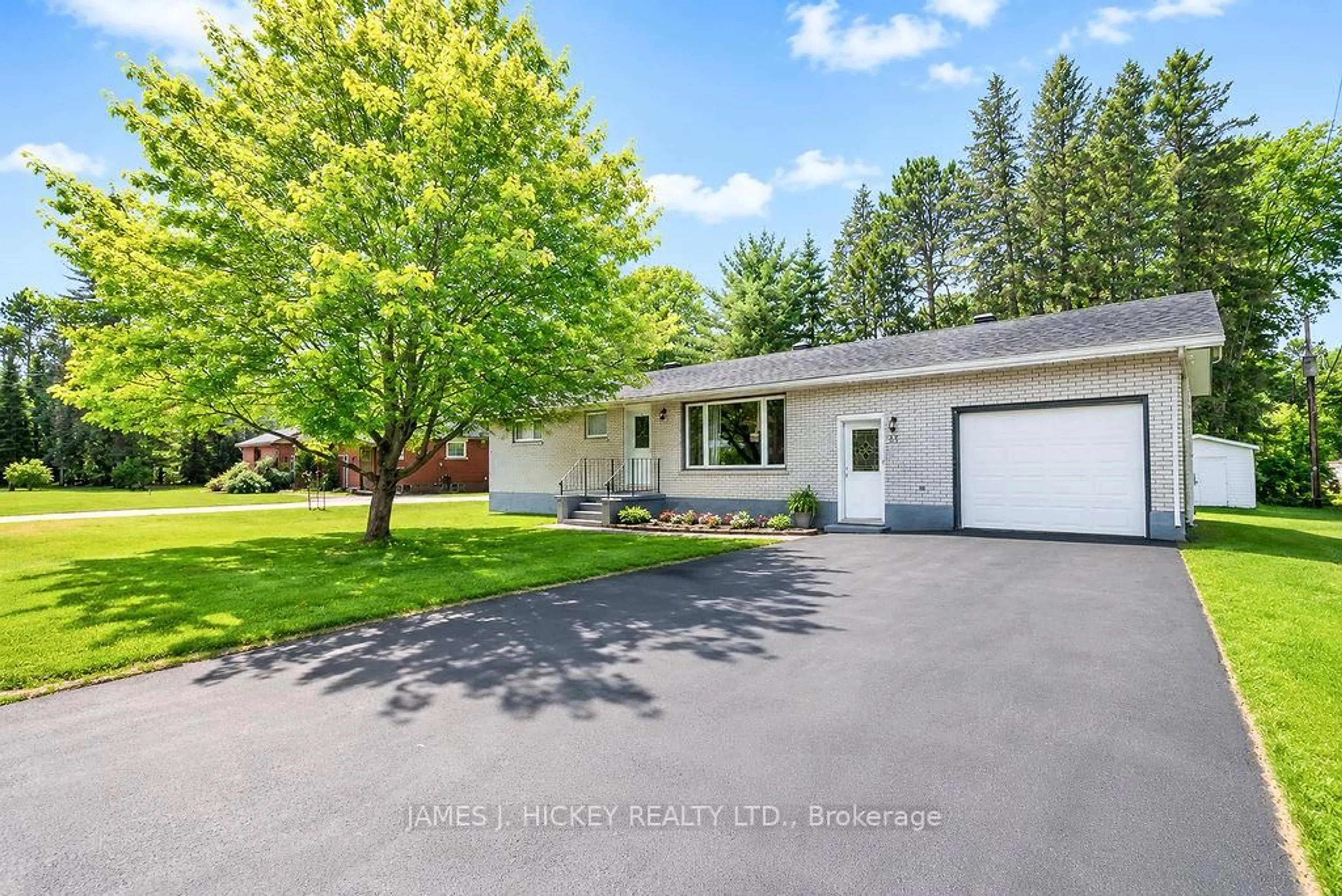 A pic from outside/outdoor area/front of a property/back of a property/a pic from drone, street for 23 Thomas St, Deep River Ontario K0J 1P0