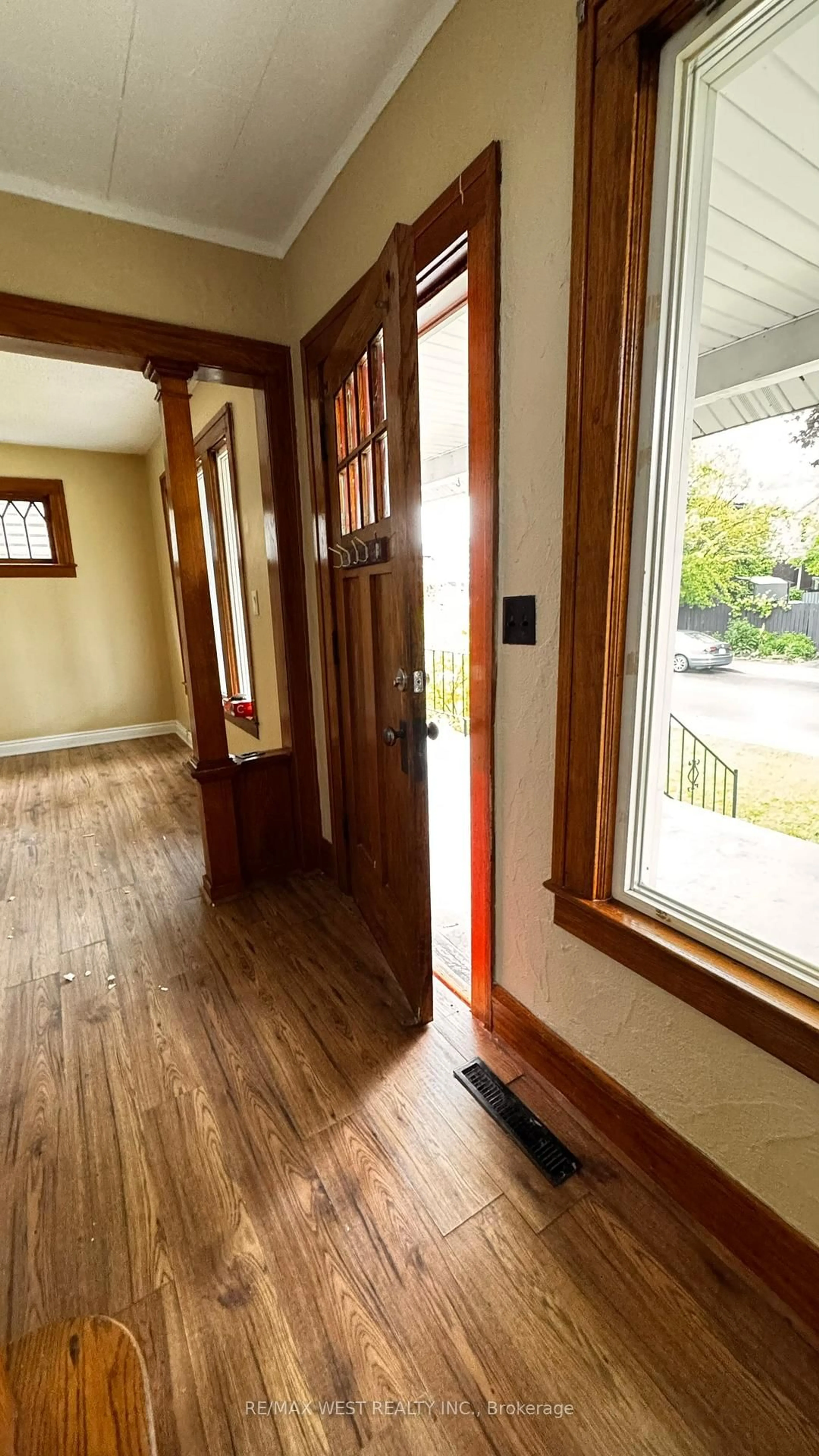 Indoor entryway for 1115 Church St, Windsor Ontario N9A 4V5