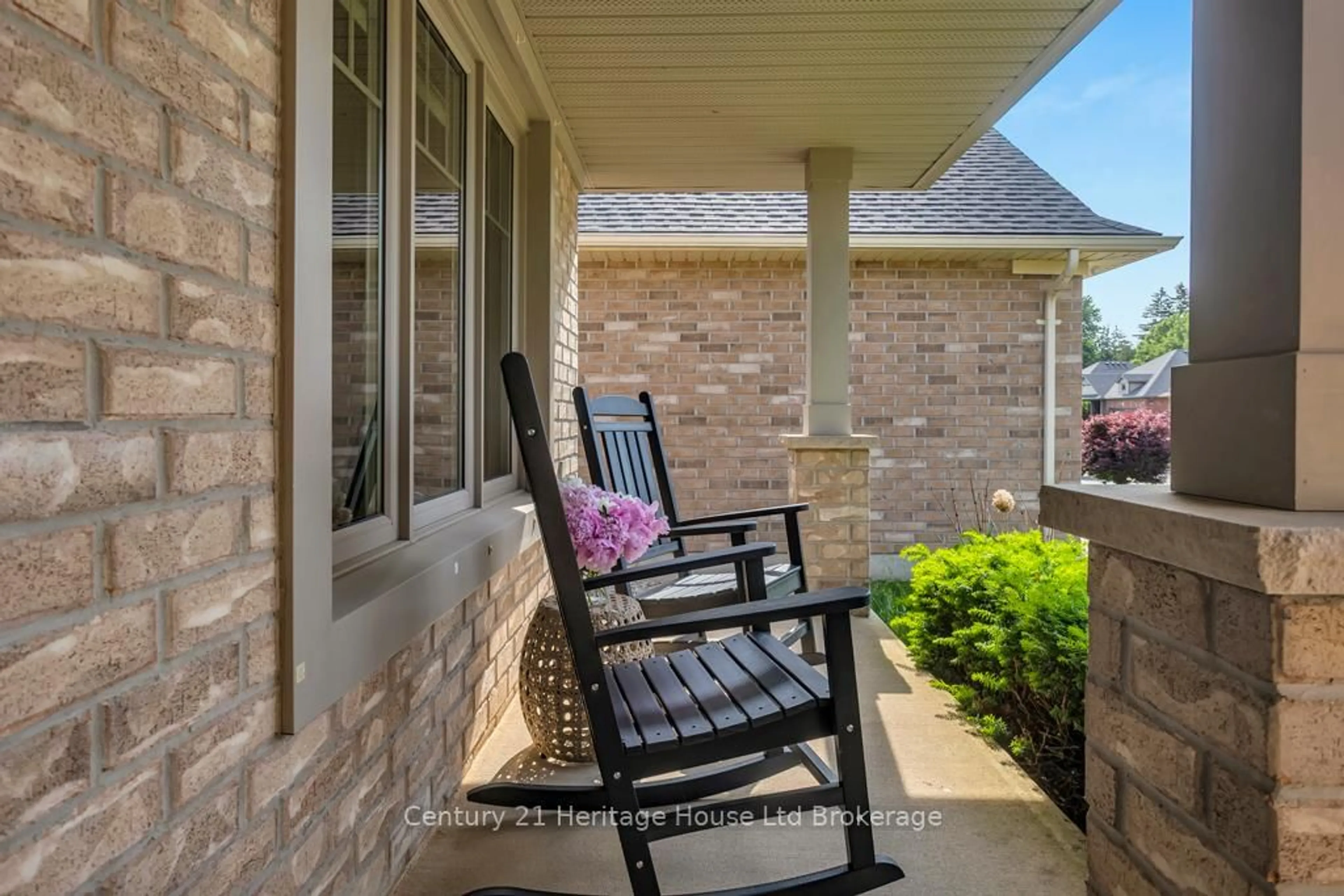 Patio, street for 33 Park Pl, Tillsonburg Ontario N4G 0B8