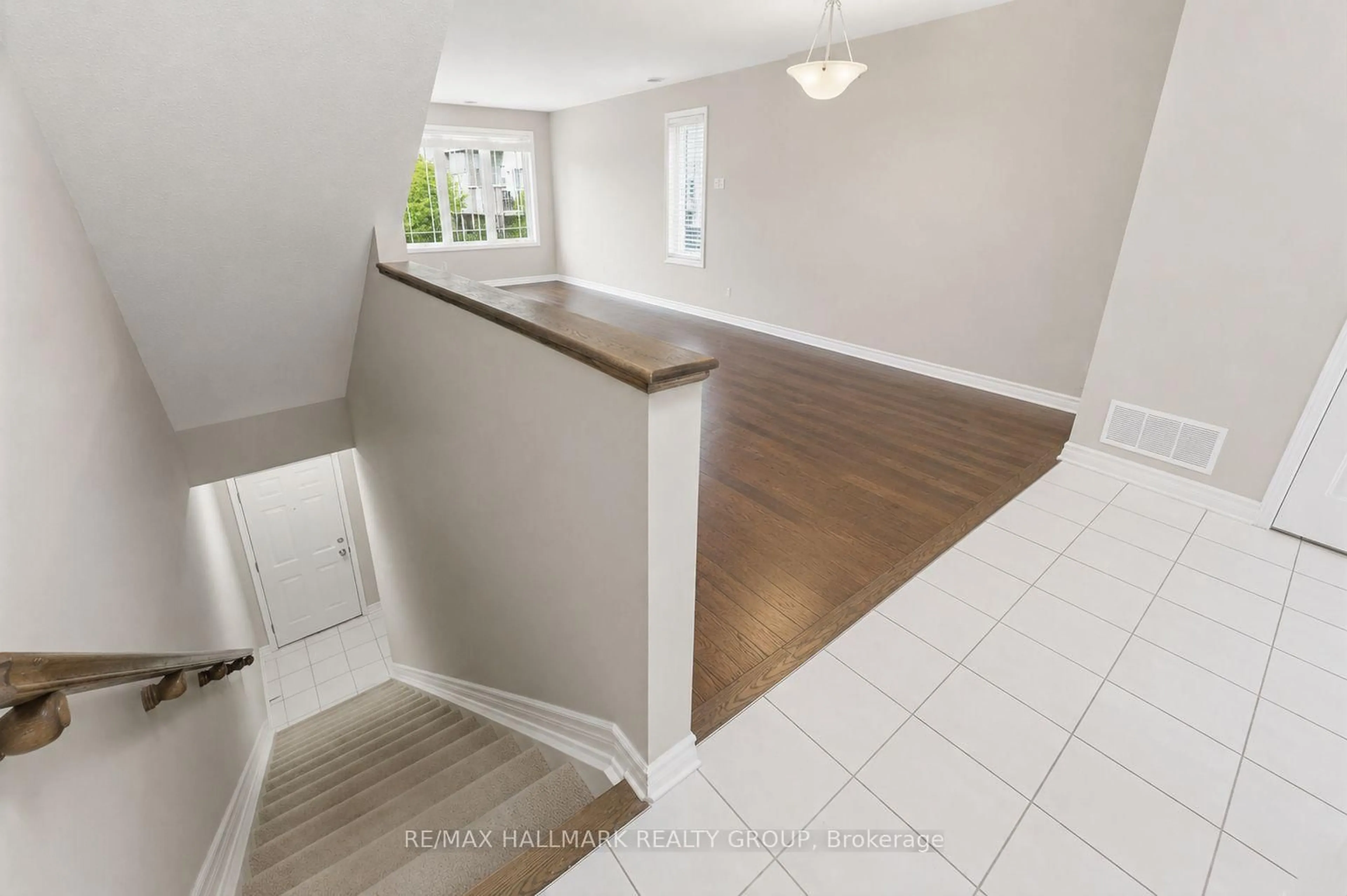 A pic of a room for 670 Danaca Private, Ottawa Ontario K1K 2V7