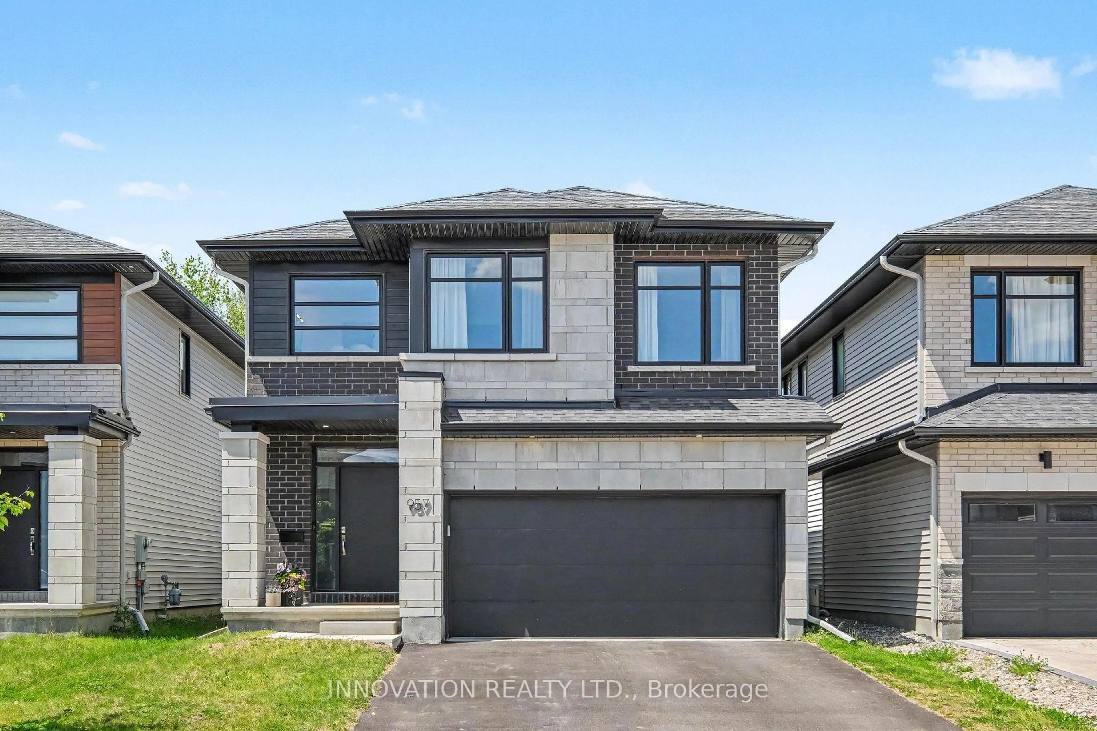 Home with brick exterior material, street for 957 Atrium Rdge, Manotick Ontario K4M 0P3