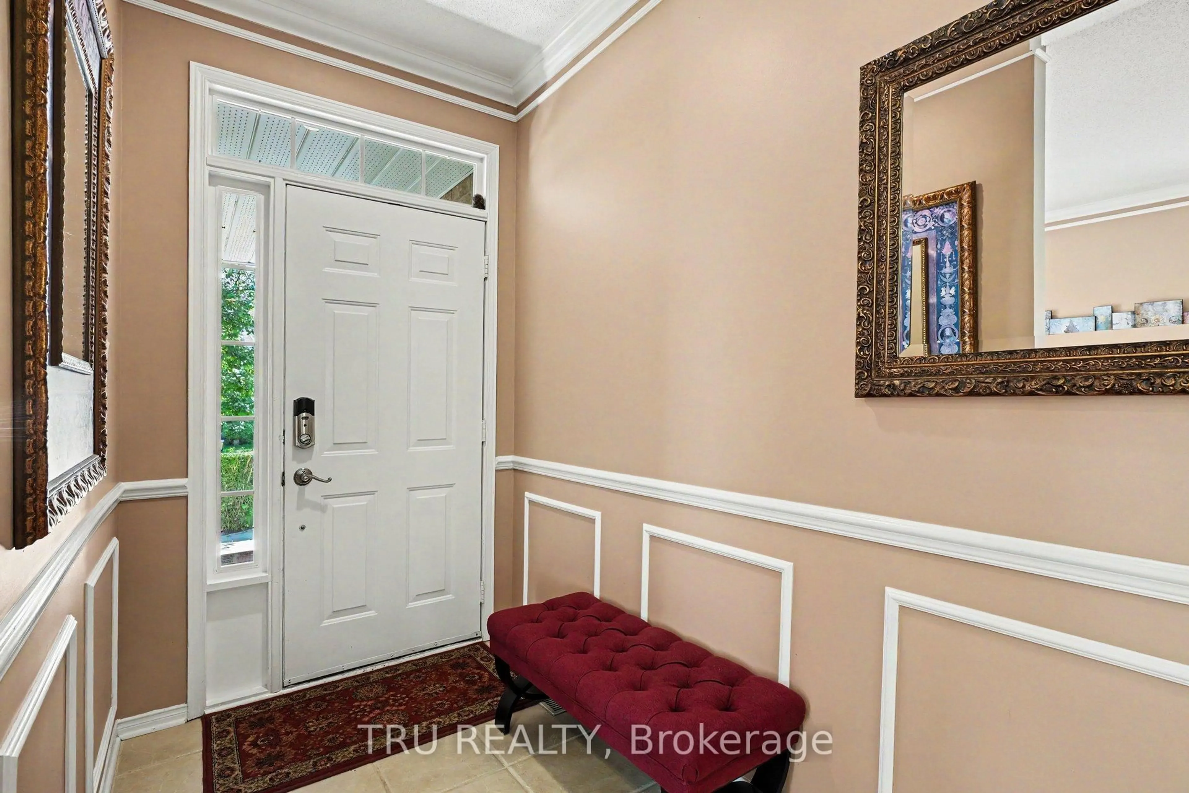 Indoor entryway for 40 Cimarron Cres, Ottawa Ontario K2G 6E1