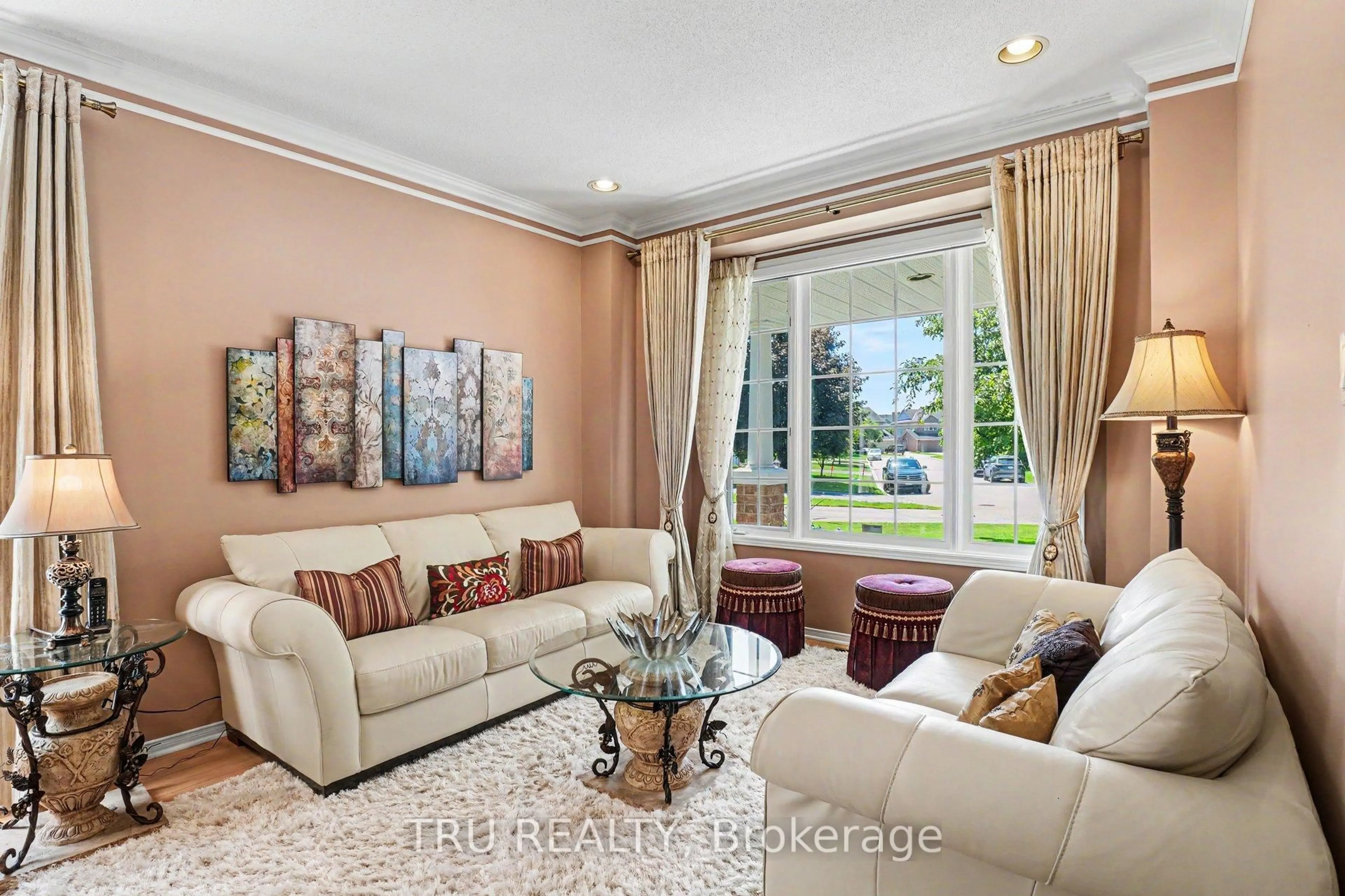 Living room with furniture, unknown for 40 Cimarron Cres, Ottawa Ontario K2G 6E1