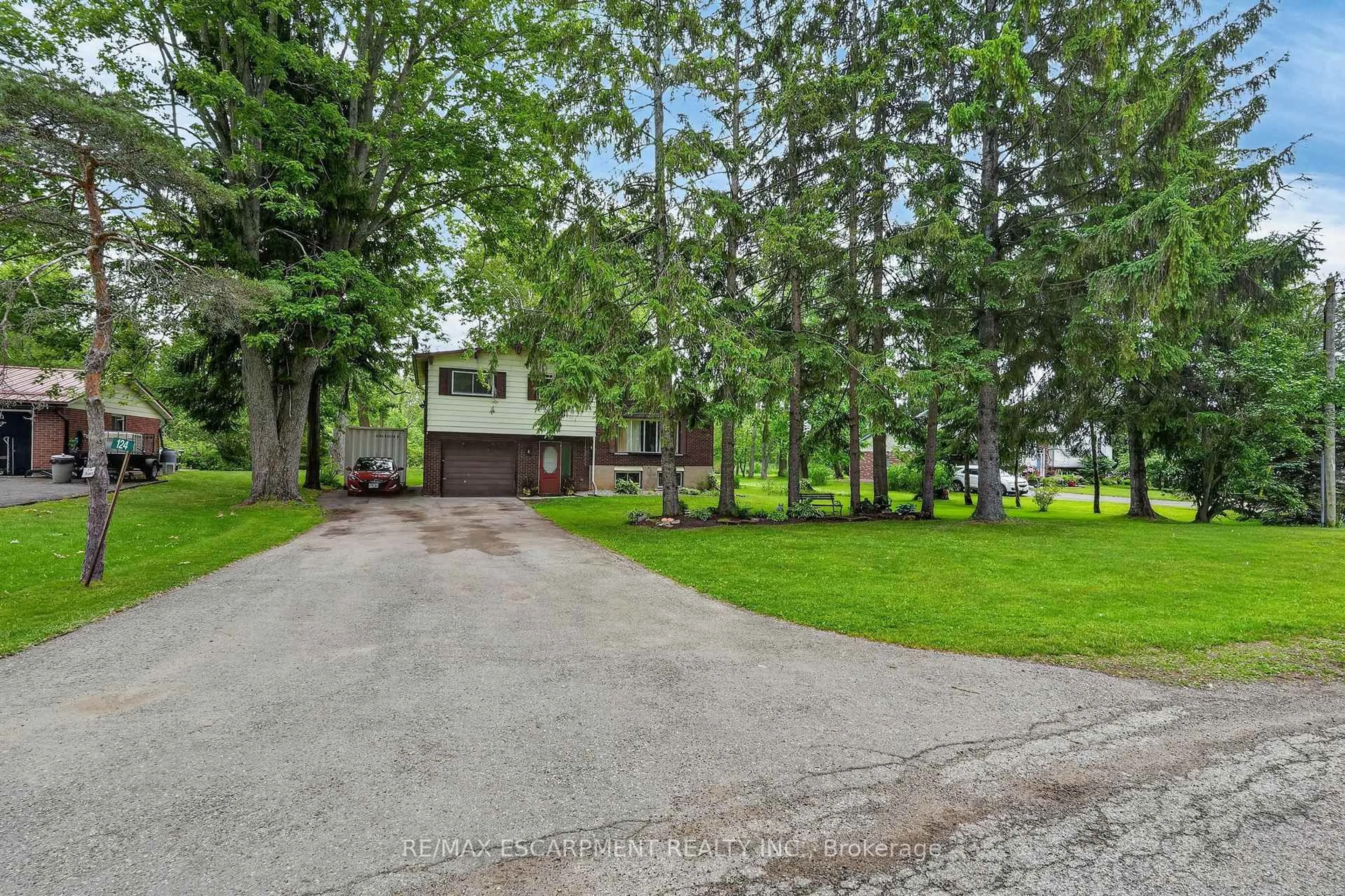 A pic from outside/outdoor area/front of a property/back of a property/a pic from drone, street for 124 Mumby Rd, Haldimand Ontario N1A 2W5