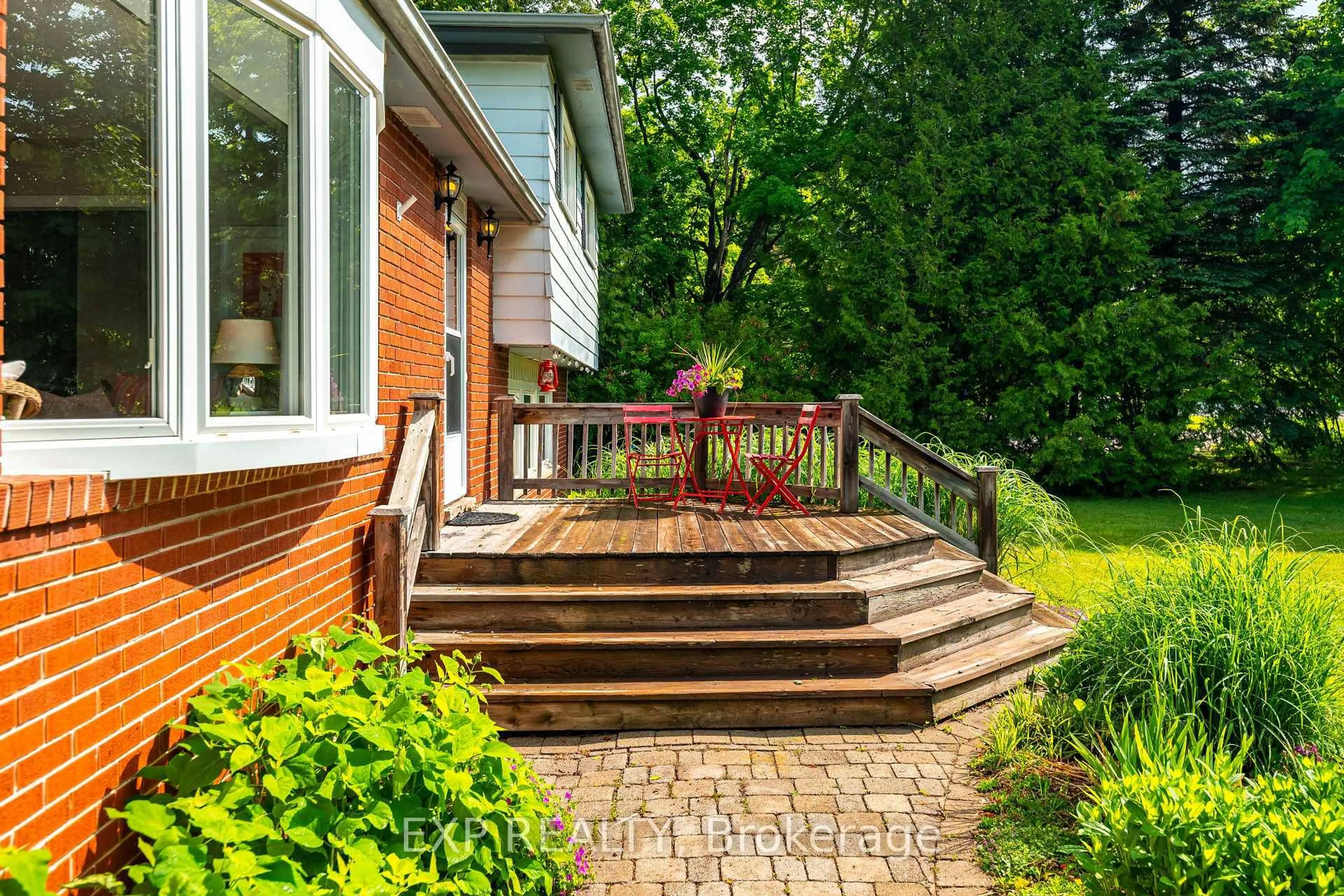 Patio, street for 9410 Wellington Rd 42, Erin Ontario N0B 1H0