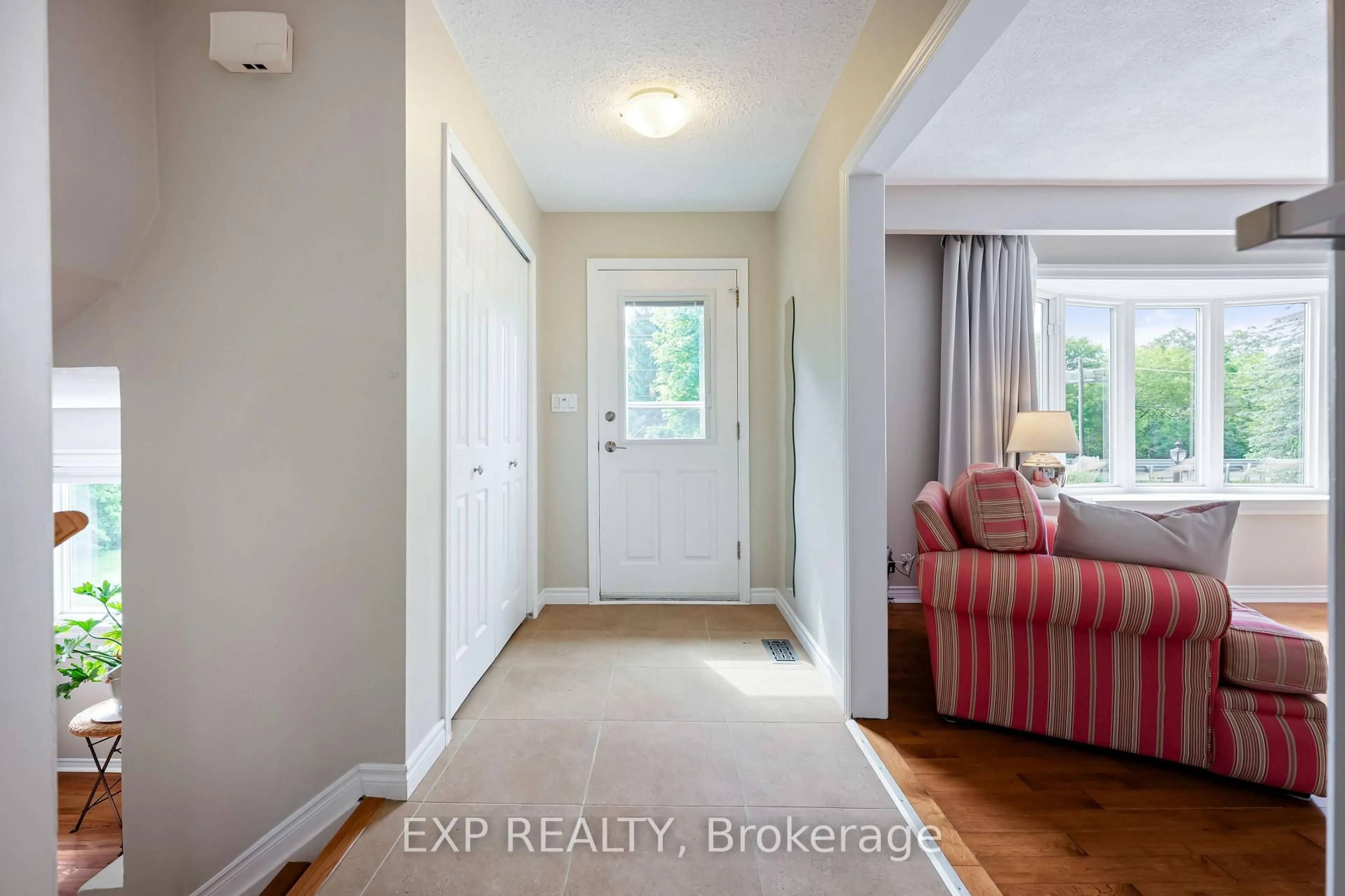 Indoor entryway for 9410 Wellington Rd 42, Erin Ontario N0B 1H0