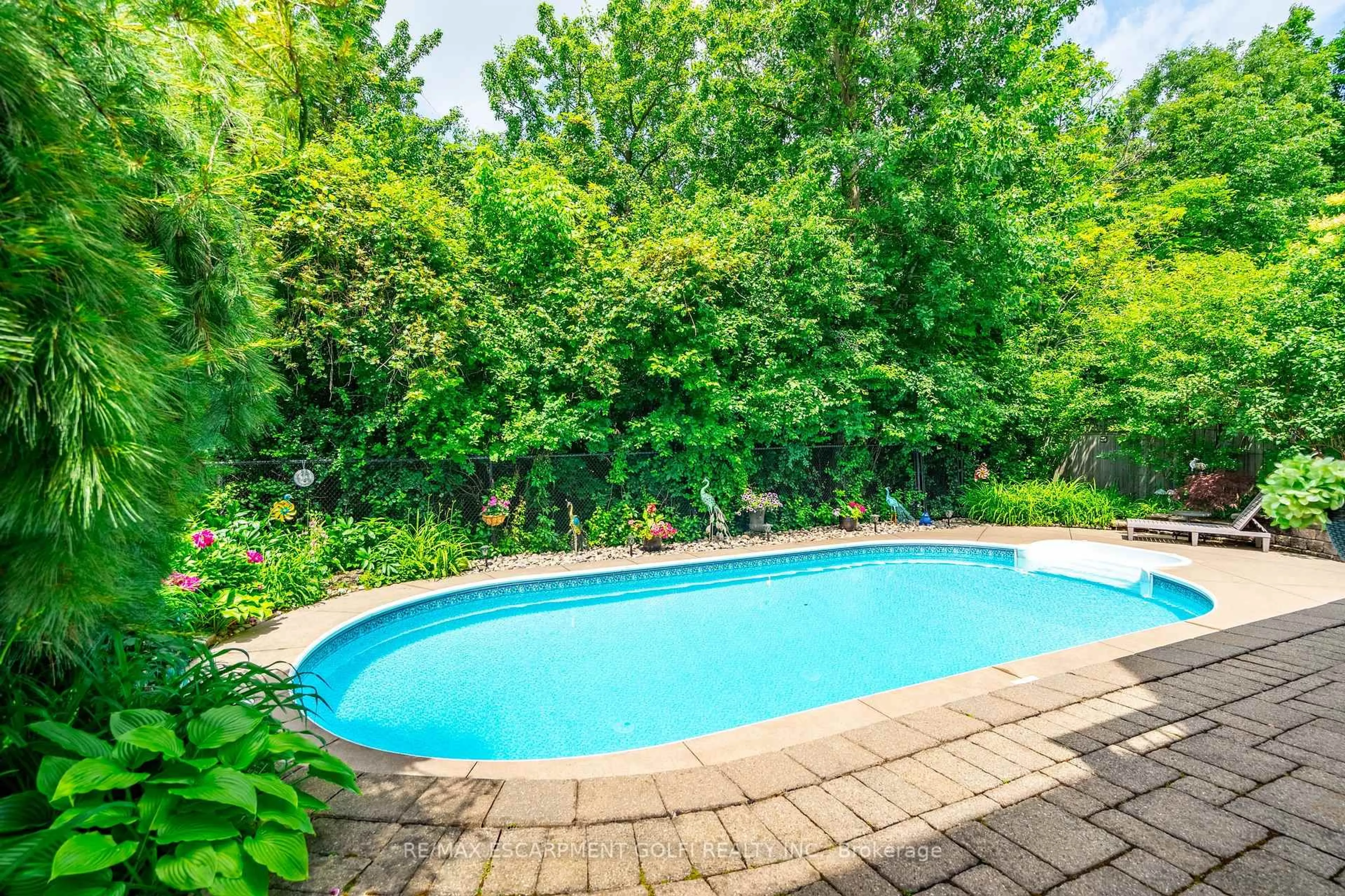 Pool for 26 Shadetree Cres, Hamilton Ontario L8J 3X2