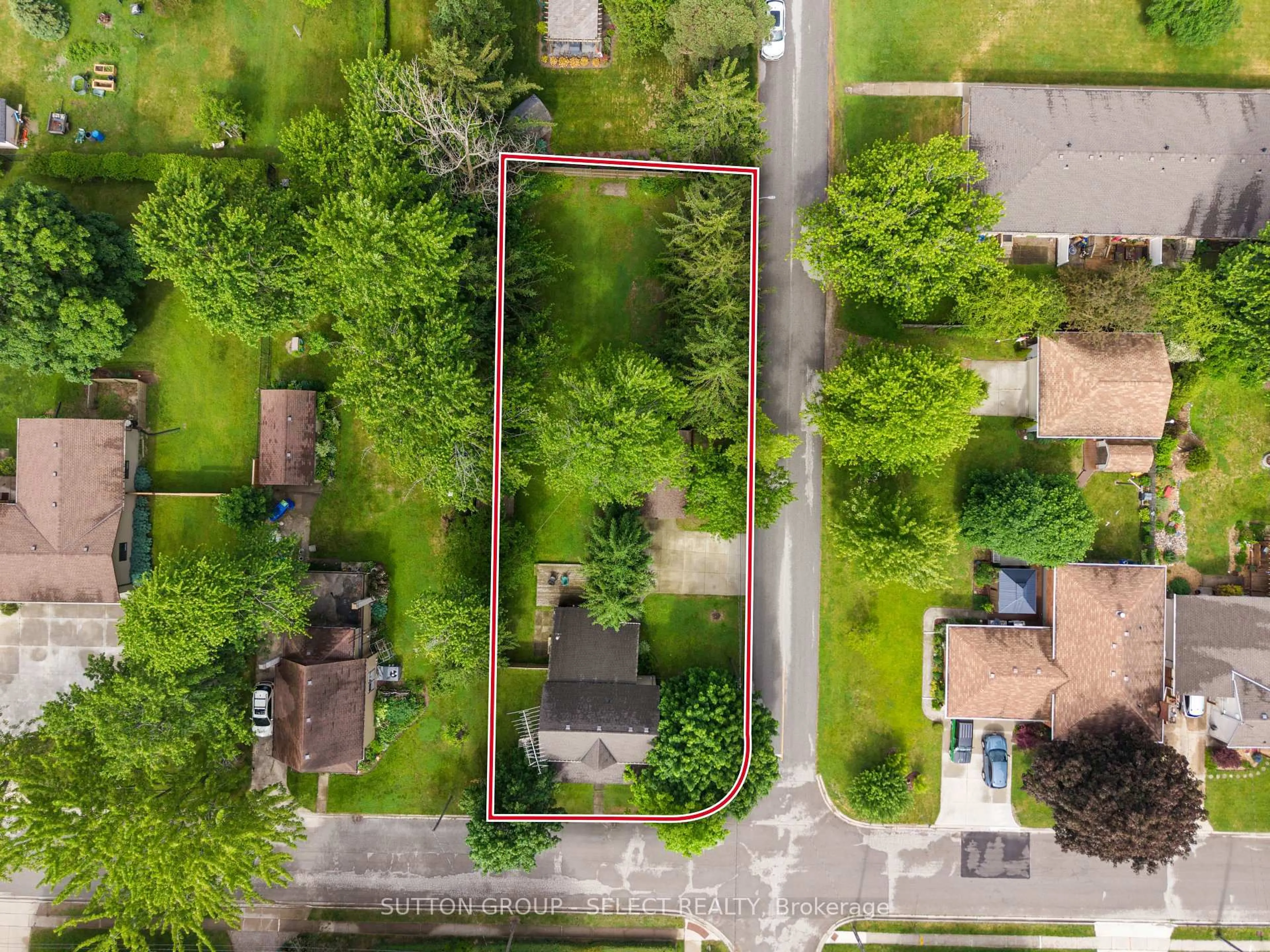 A pic from outside/outdoor area/front of a property/back of a property/a pic from drone, street for 30 Argyle St, Lambton Shores Ontario N0N 1J0