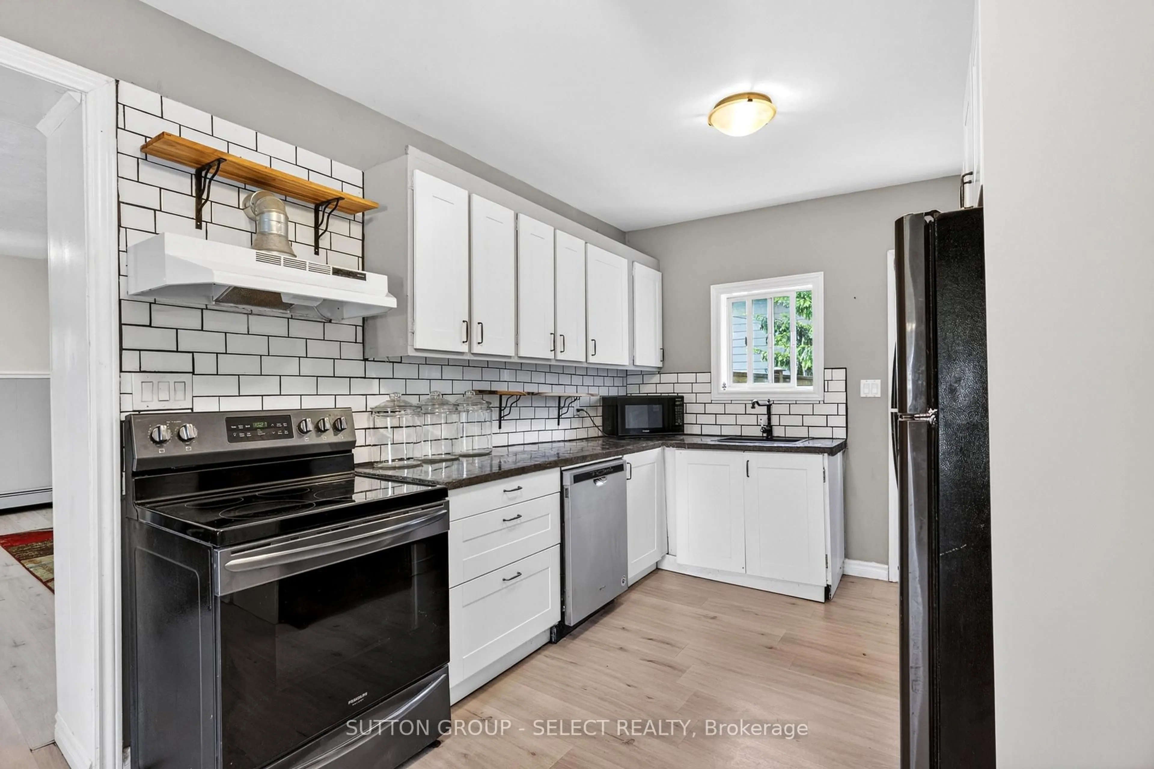 Open concept kitchen, ceramic/tile floor for 30 Argyle St, Lambton Shores Ontario N0N 1J0
