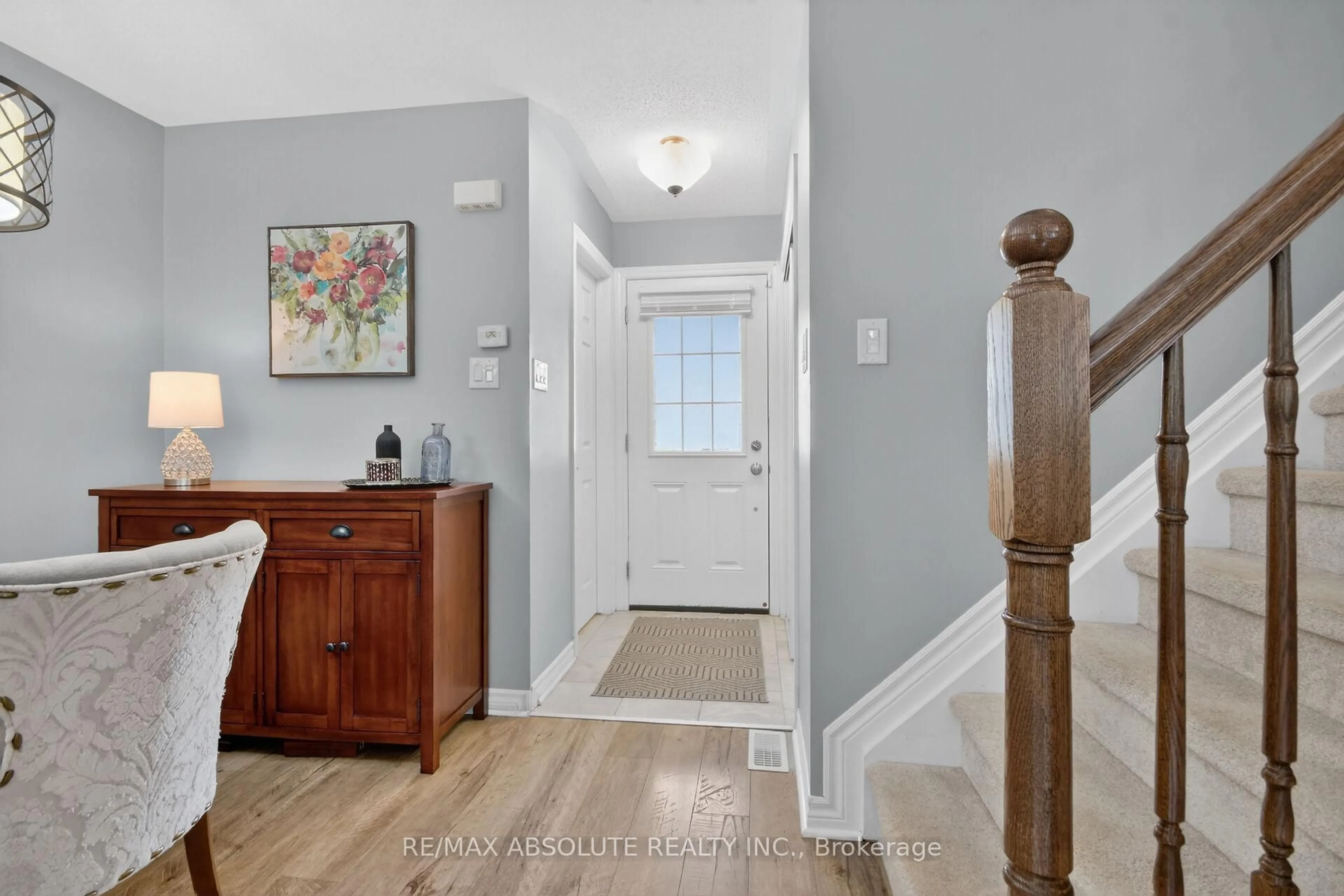 Indoor entryway for 127 Maestro Ave, Ottawa Ontario K2S 0V4