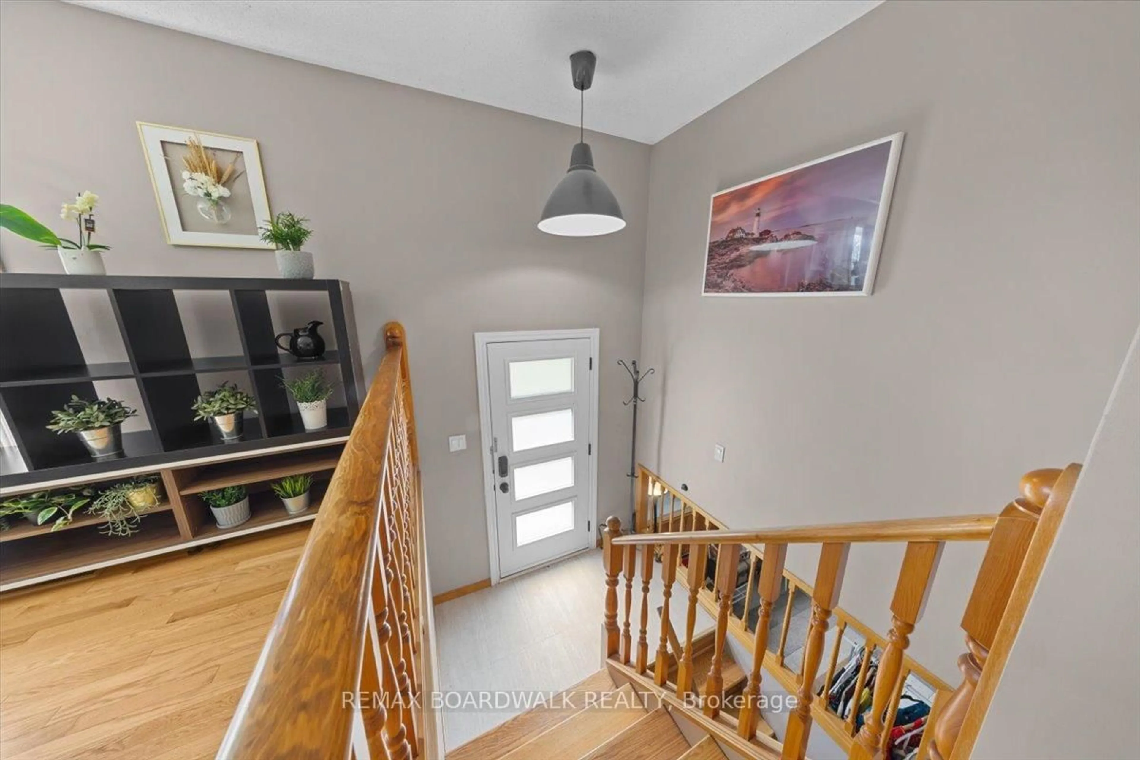 Indoor foyer for 1262 Ford Rd, Perth Ontario K7H 3C3