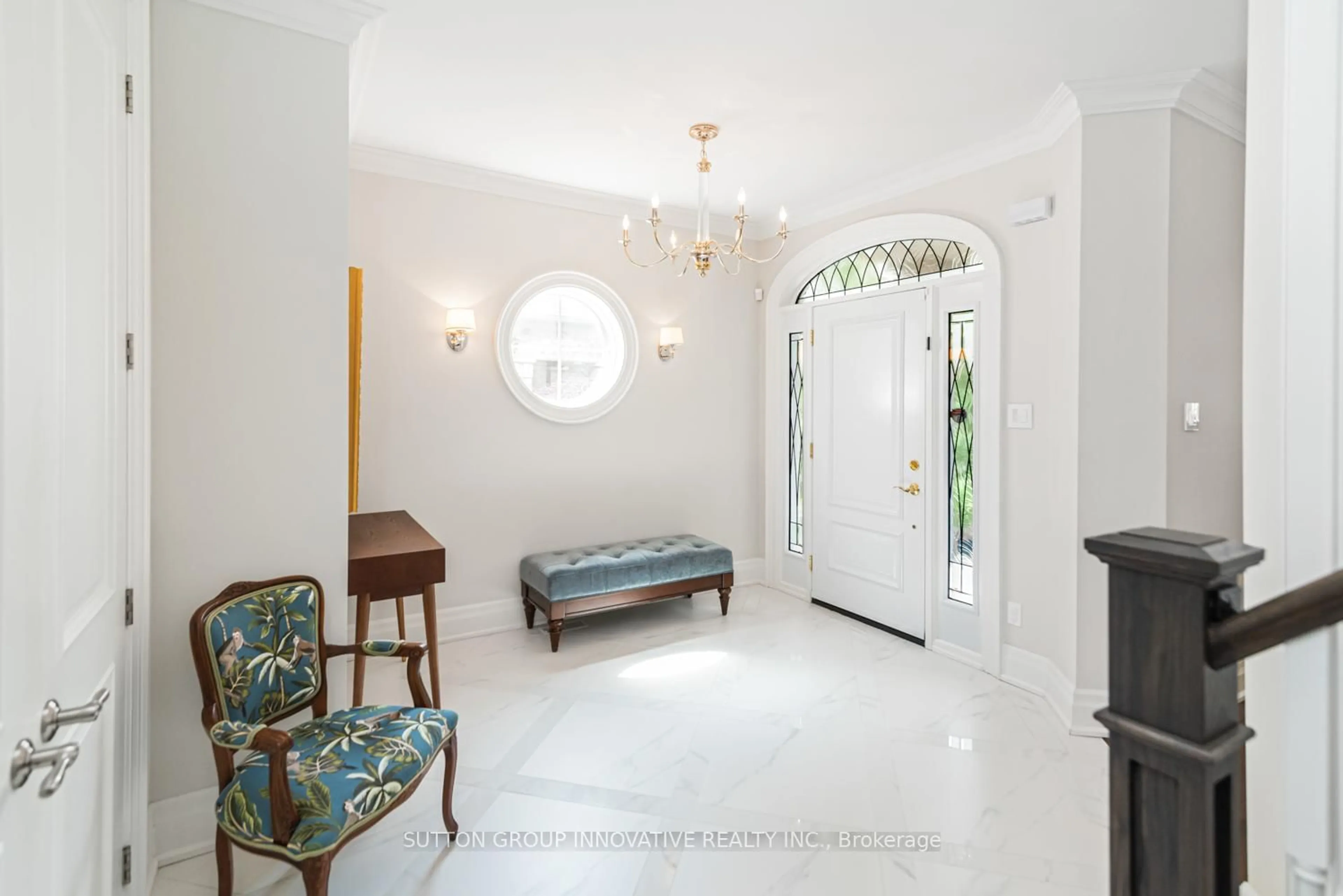 Indoor entryway for 178 Valmont Crt, Hamilton Ontario L9G 5A1