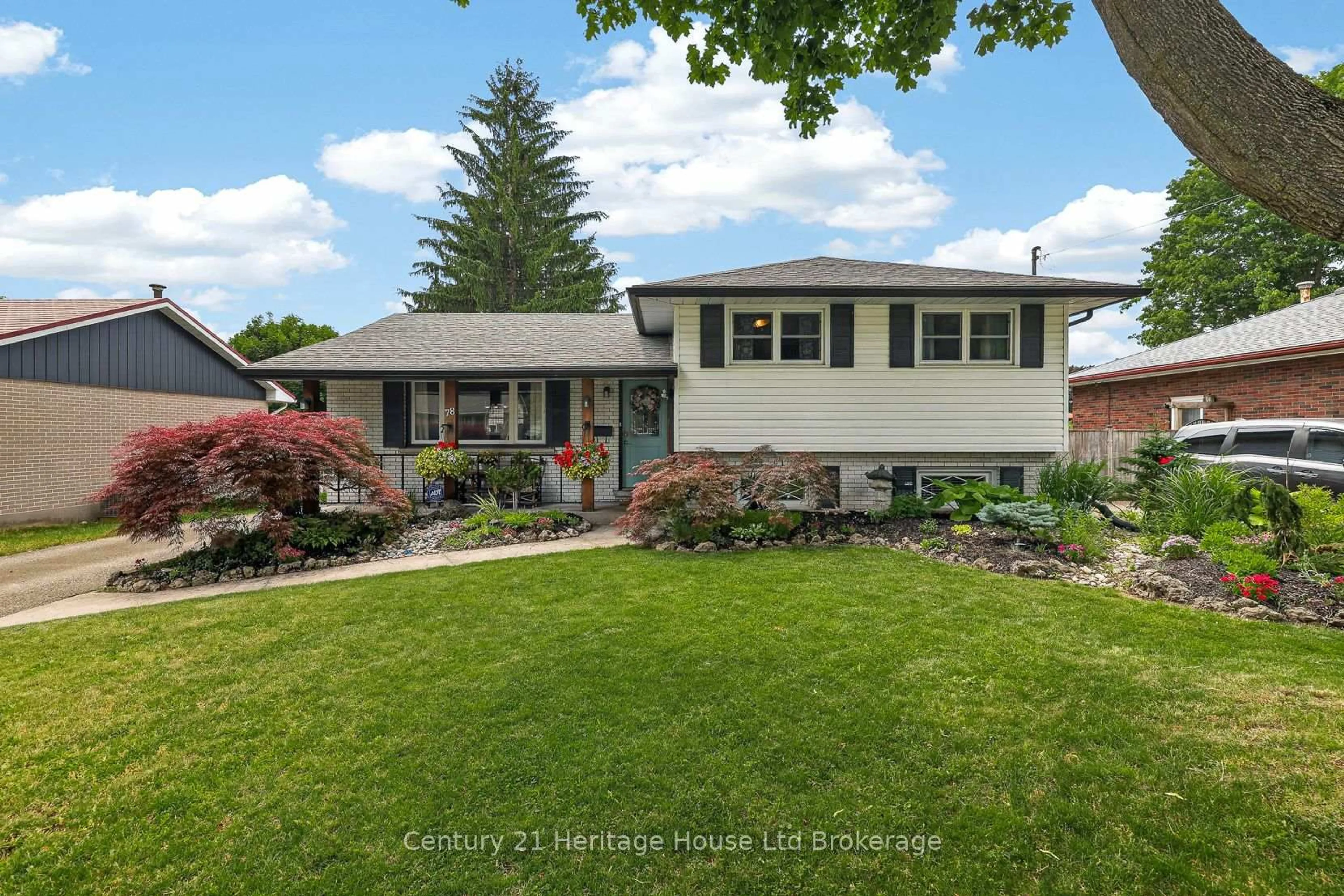 Home with vinyl exterior material, street for 78 Lyndale Cres, Woodstock Ontario N4S 7S9