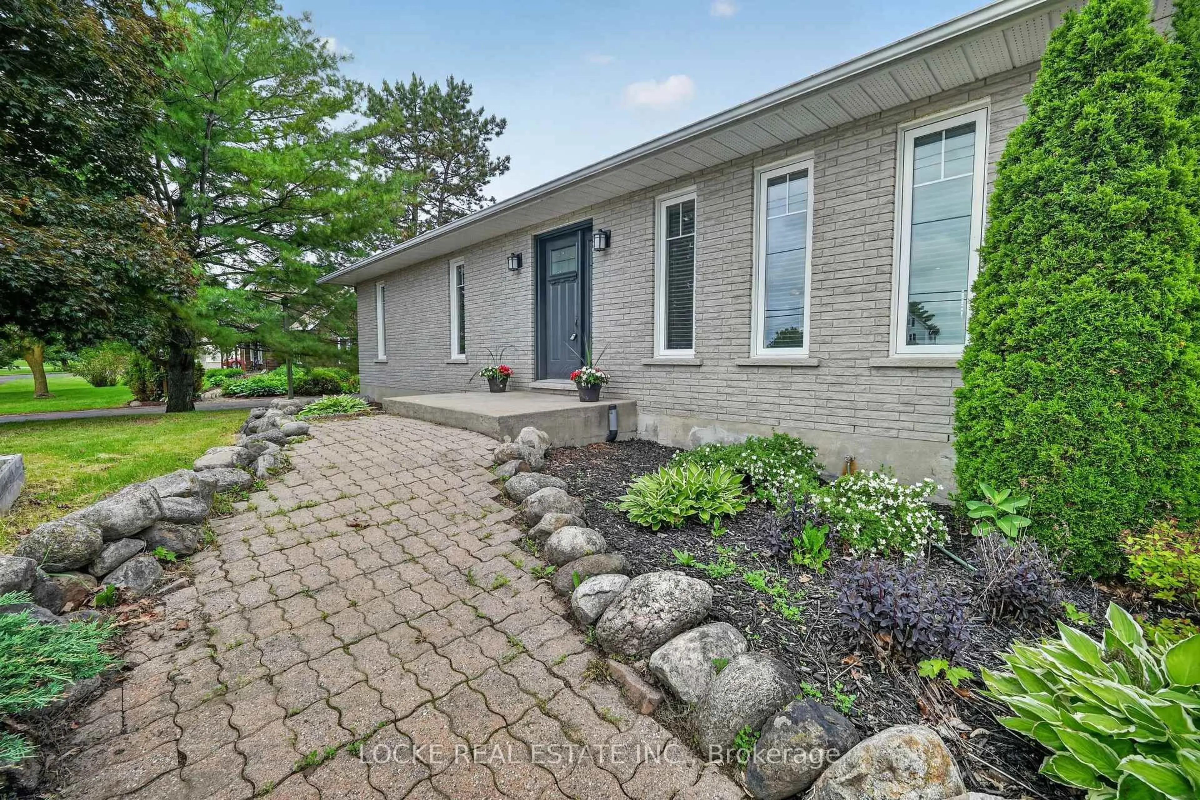 Home with brick exterior material, street for 3391 Sarsfield Rd, Sarsfield Ontario K0A 3E0
