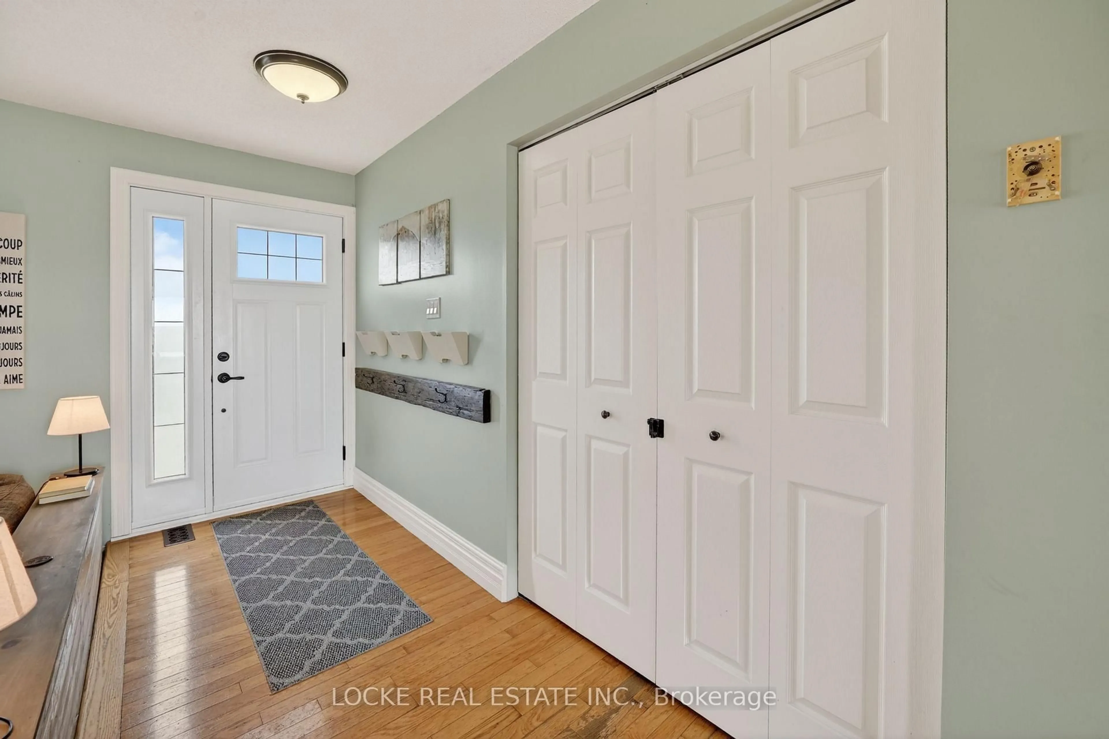 Indoor entryway for 3391 Sarsfield Rd, Sarsfield Ontario K0A 3E0