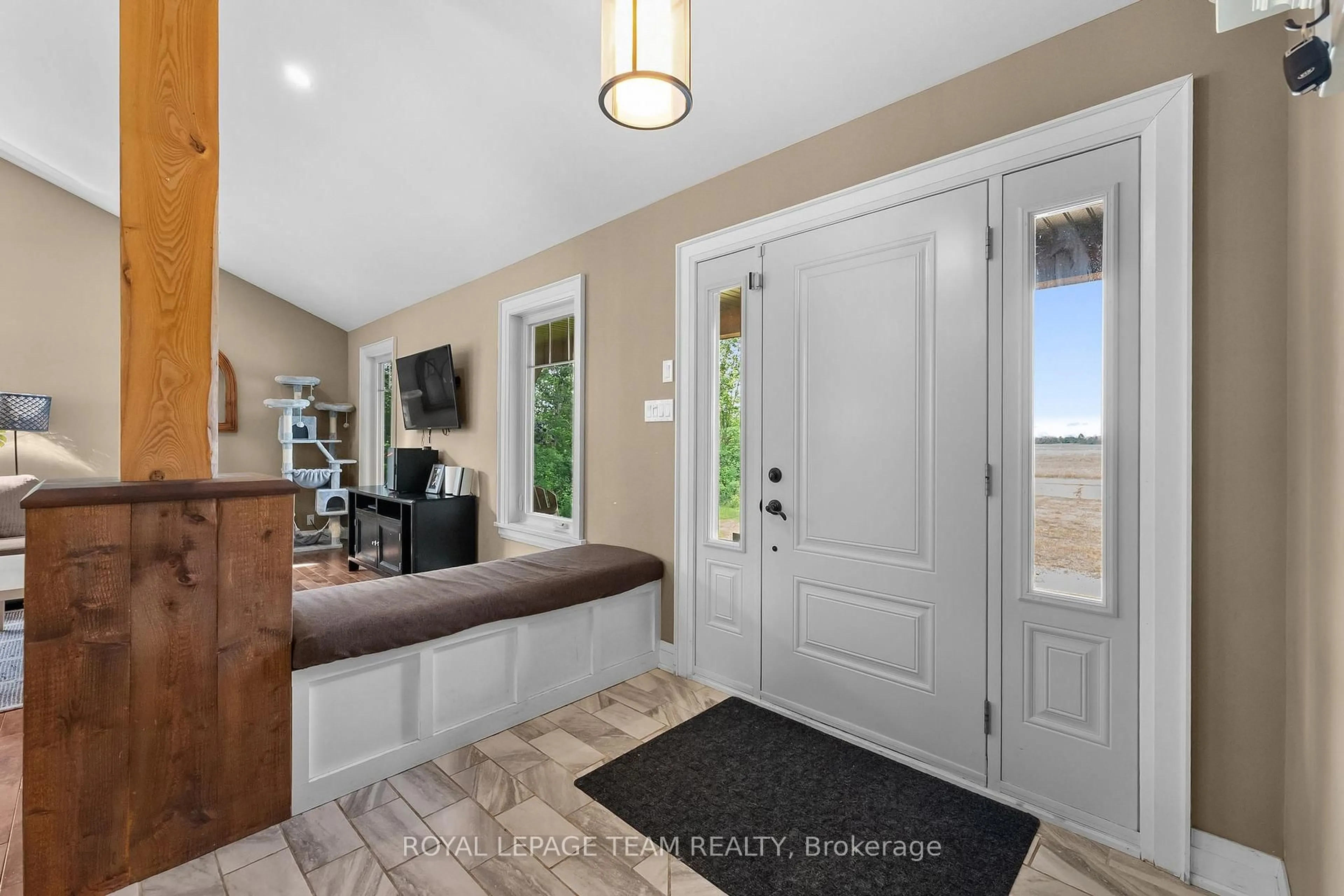 Indoor entryway for 175 Boundary Rd, North Dundas Ontario K0E 1S0