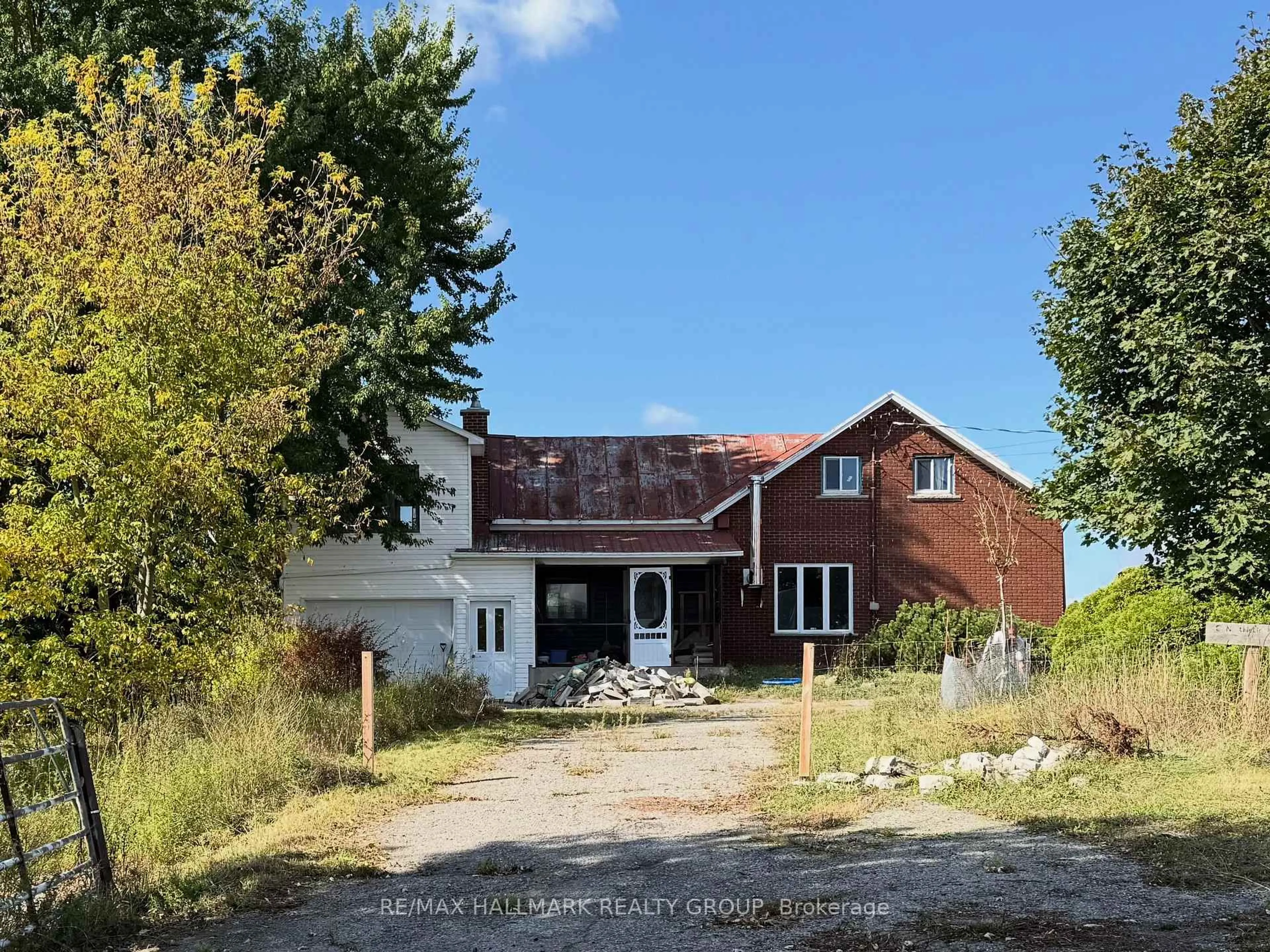 A pic from outside/outdoor area/front of a property/back of a property/a pic from drone, building for 7650 Lalonde-Martineau Rd, Hawkesbury Ontario K0B 1M0