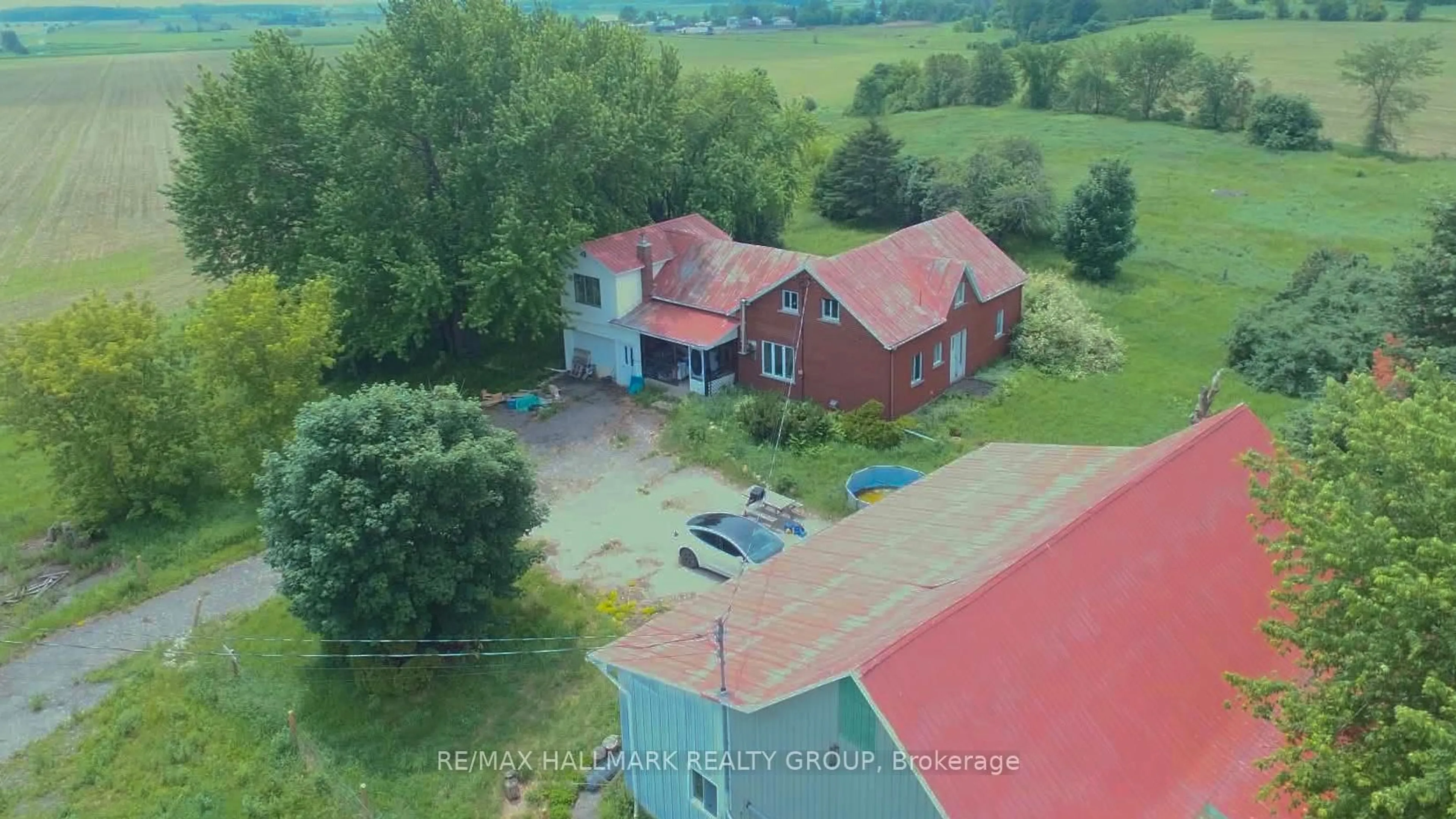 A pic from outside/outdoor area/front of a property/back of a property/a pic from drone, building for 7650 Lalonde-Martineau Rd, Hawkesbury Ontario K0B 1M0