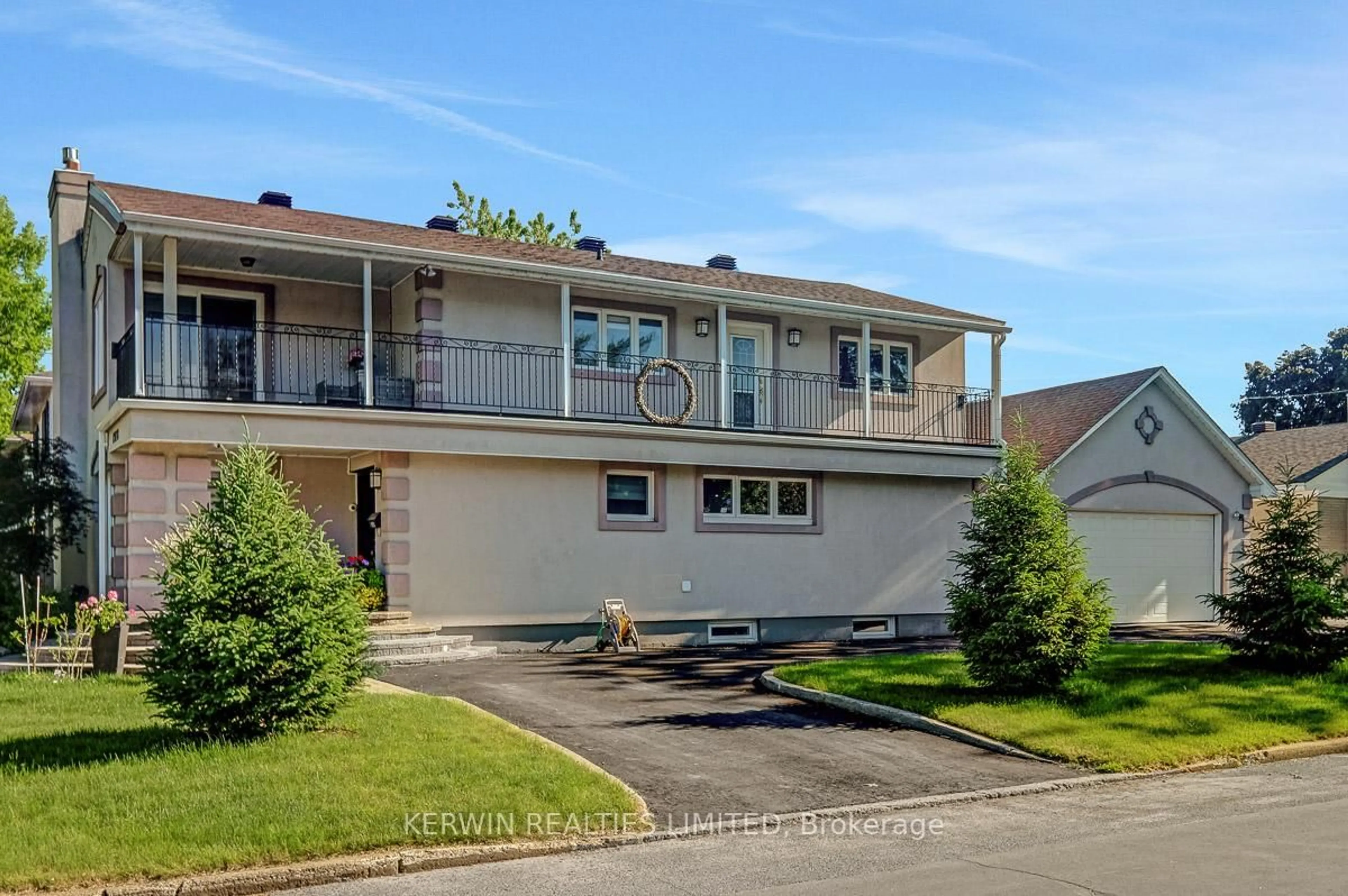 Home with vinyl exterior material, street for 1978 Arch St, Ottawa Ontario K1G 2G6