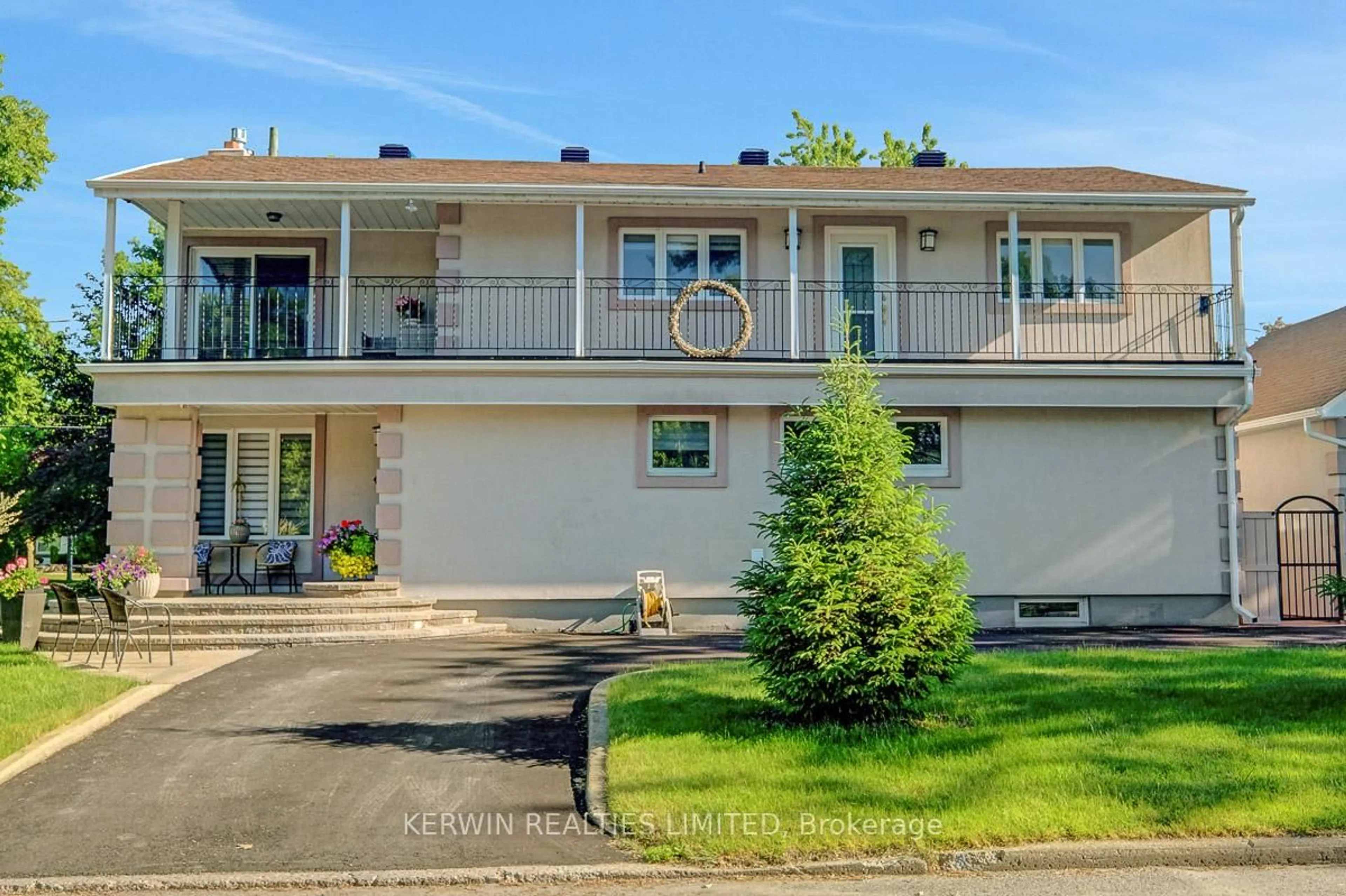 A pic from outside/outdoor area/front of a property/back of a property/a pic from drone, street for 1978 Arch St, Ottawa Ontario K1G 2G6