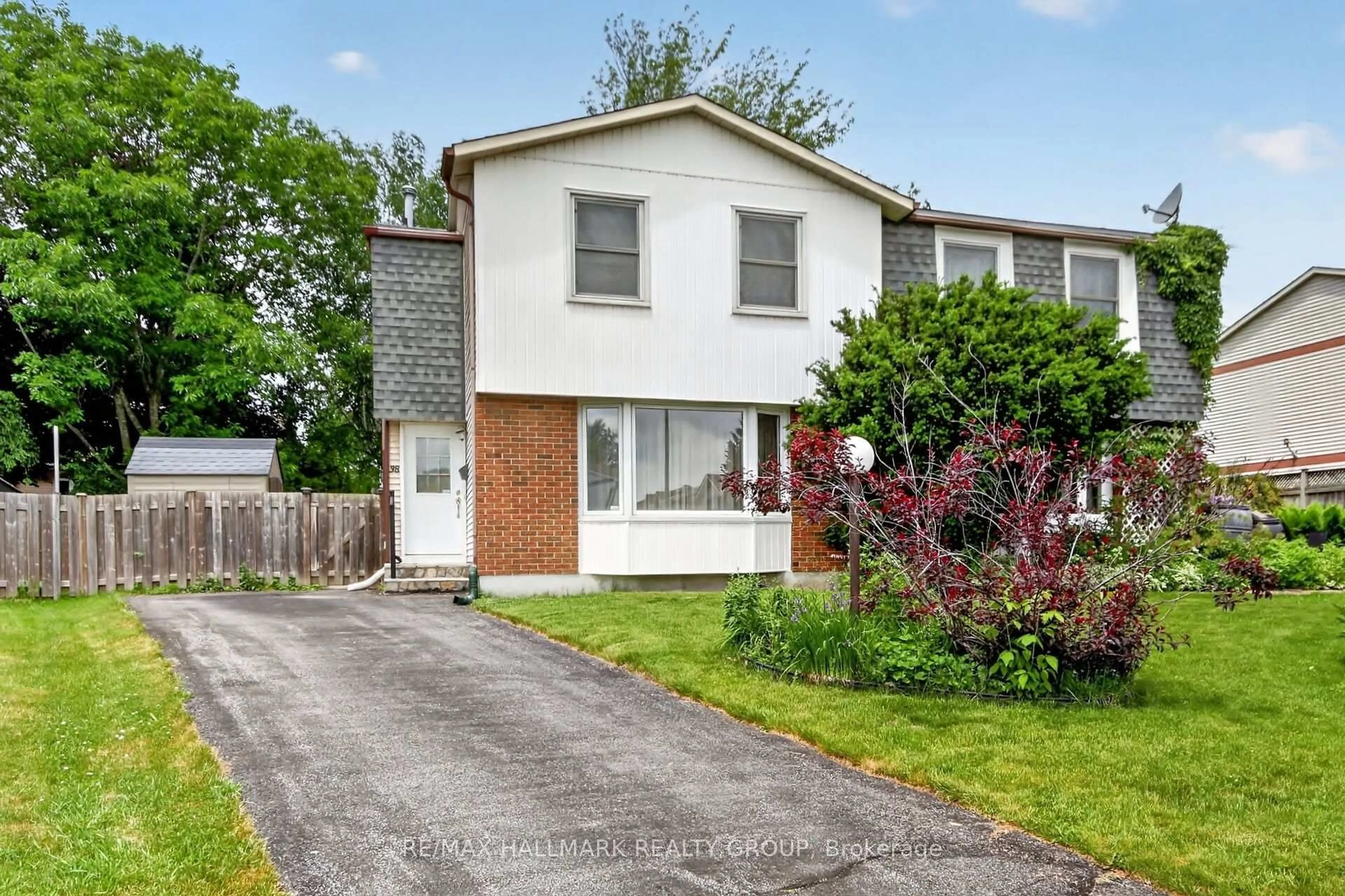 Unknown for 38 Amherst Cres, Ottawa Ontario K2J 1V9