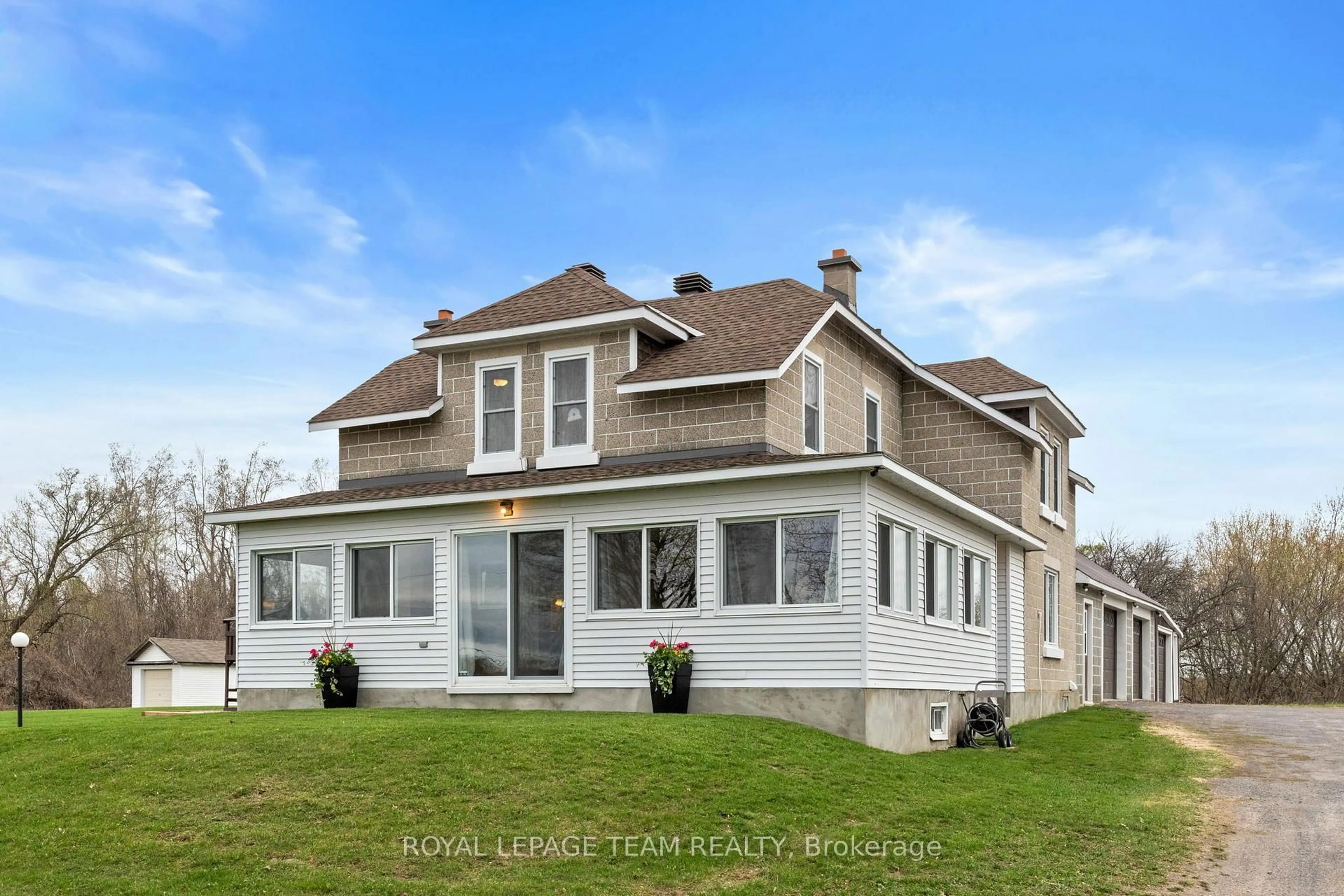 Home with vinyl exterior material, unknown for 5349 Bowesville Rd, Ottawa Ontario K1X 1B8