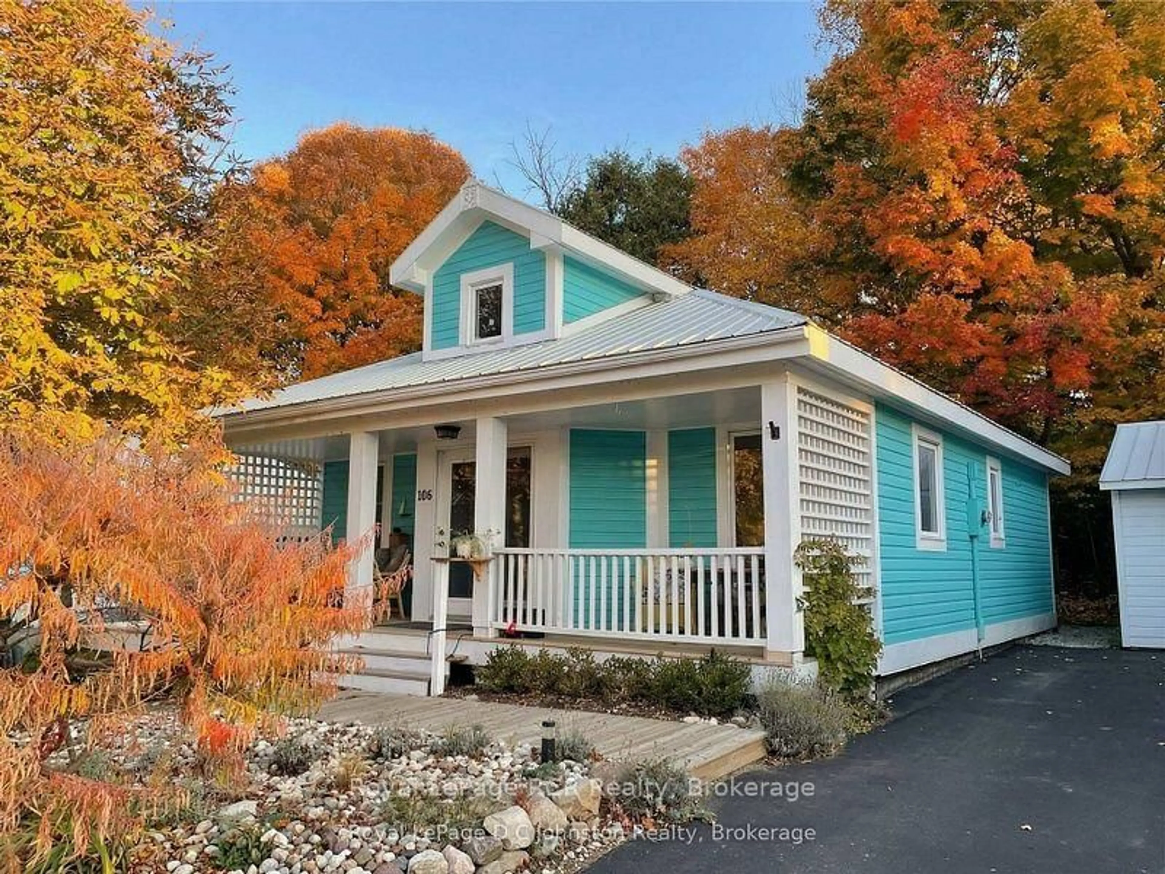 Home with vinyl exterior material, street for 106 383 McNabb St, Saugeen Shores Ontario N0H 2L0
