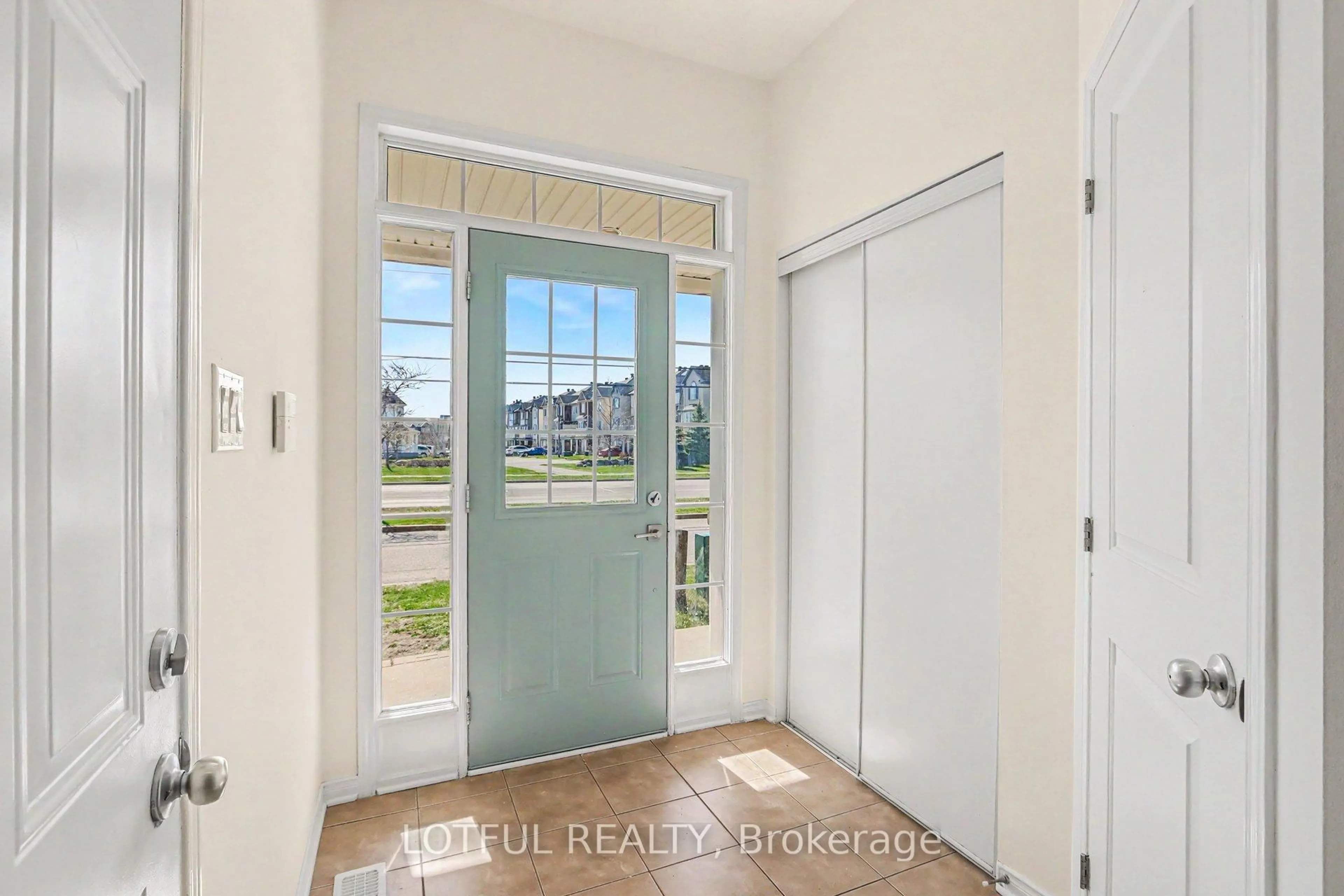 Indoor entryway for 836 Kennacraig Private, Ottawa Ontario K2J 5T6