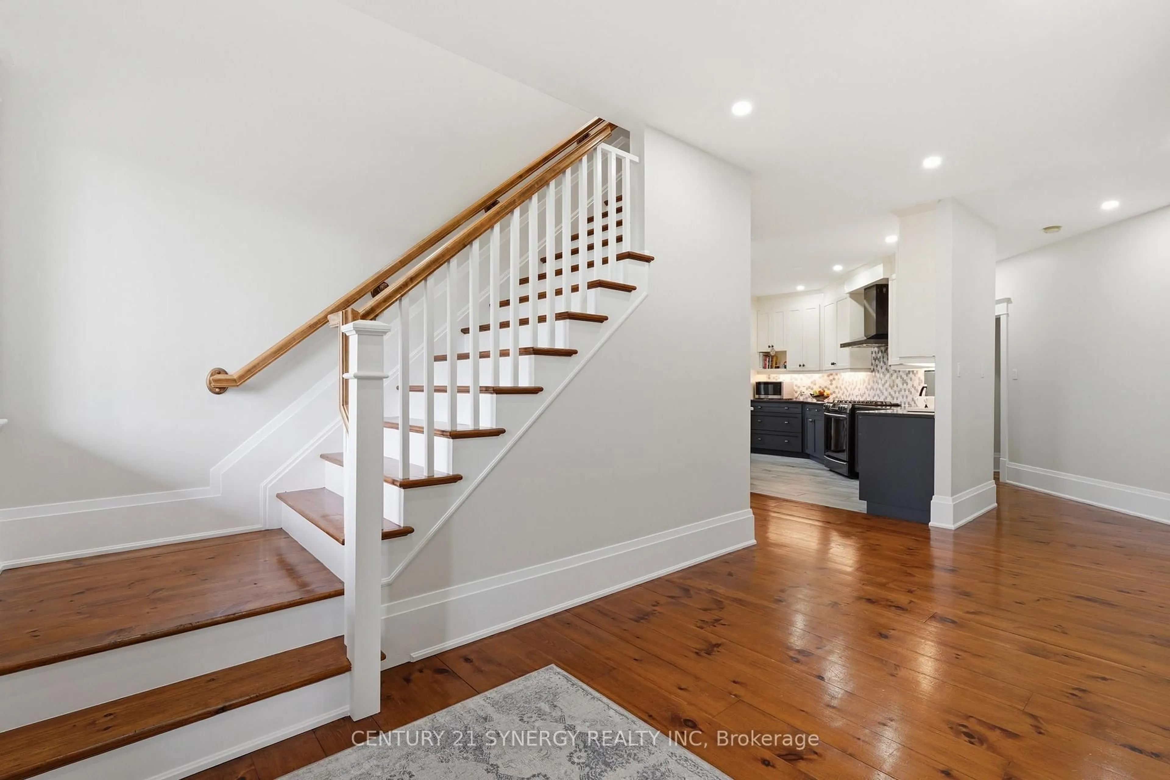 Stairs for 8279 Nova Lux Way, Metcalfe Ontario K0A 2P0