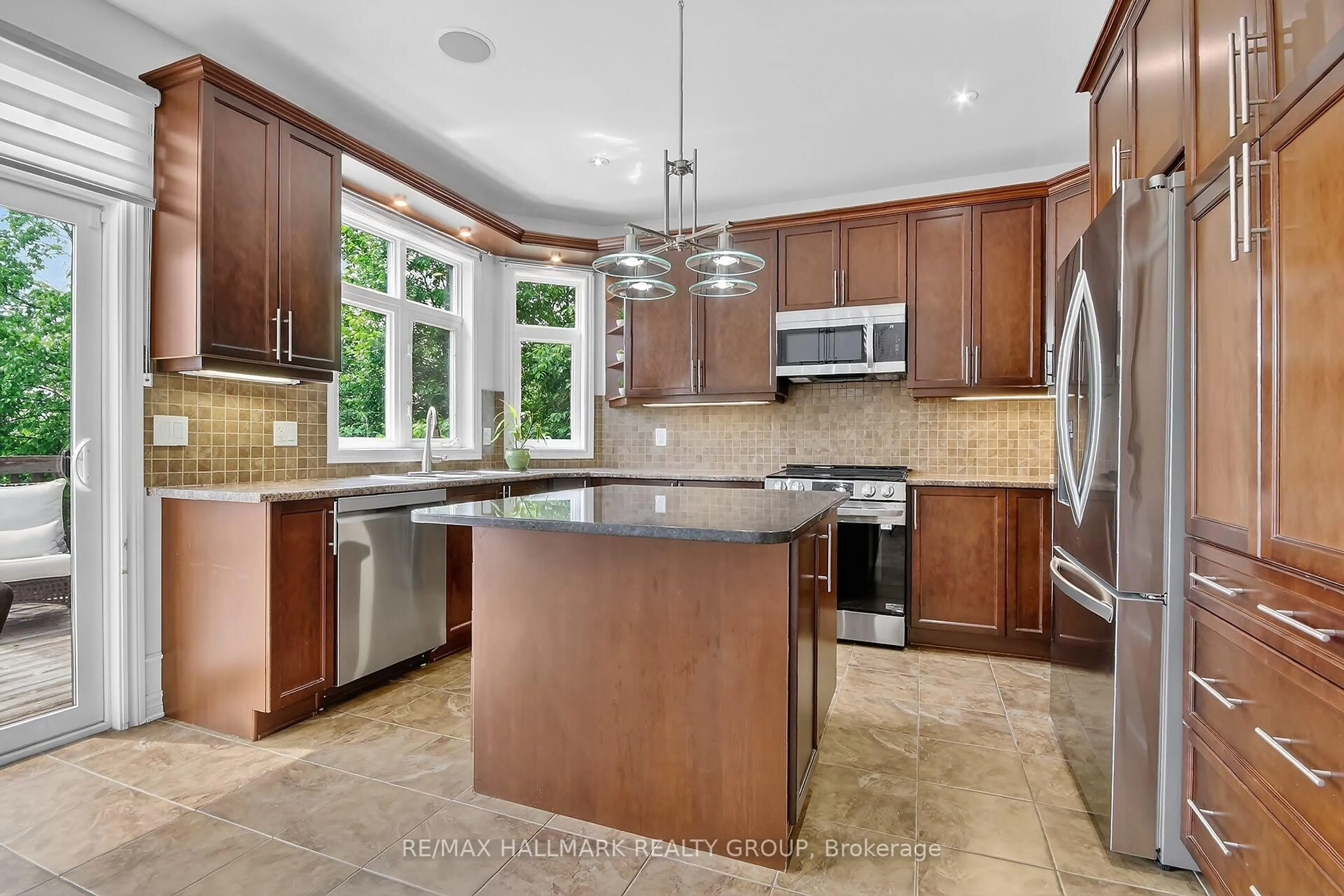 Open concept kitchen, ceramic/tile floor for 189 Bridgestone Dr, Ottawa Ontario K2M 0C5