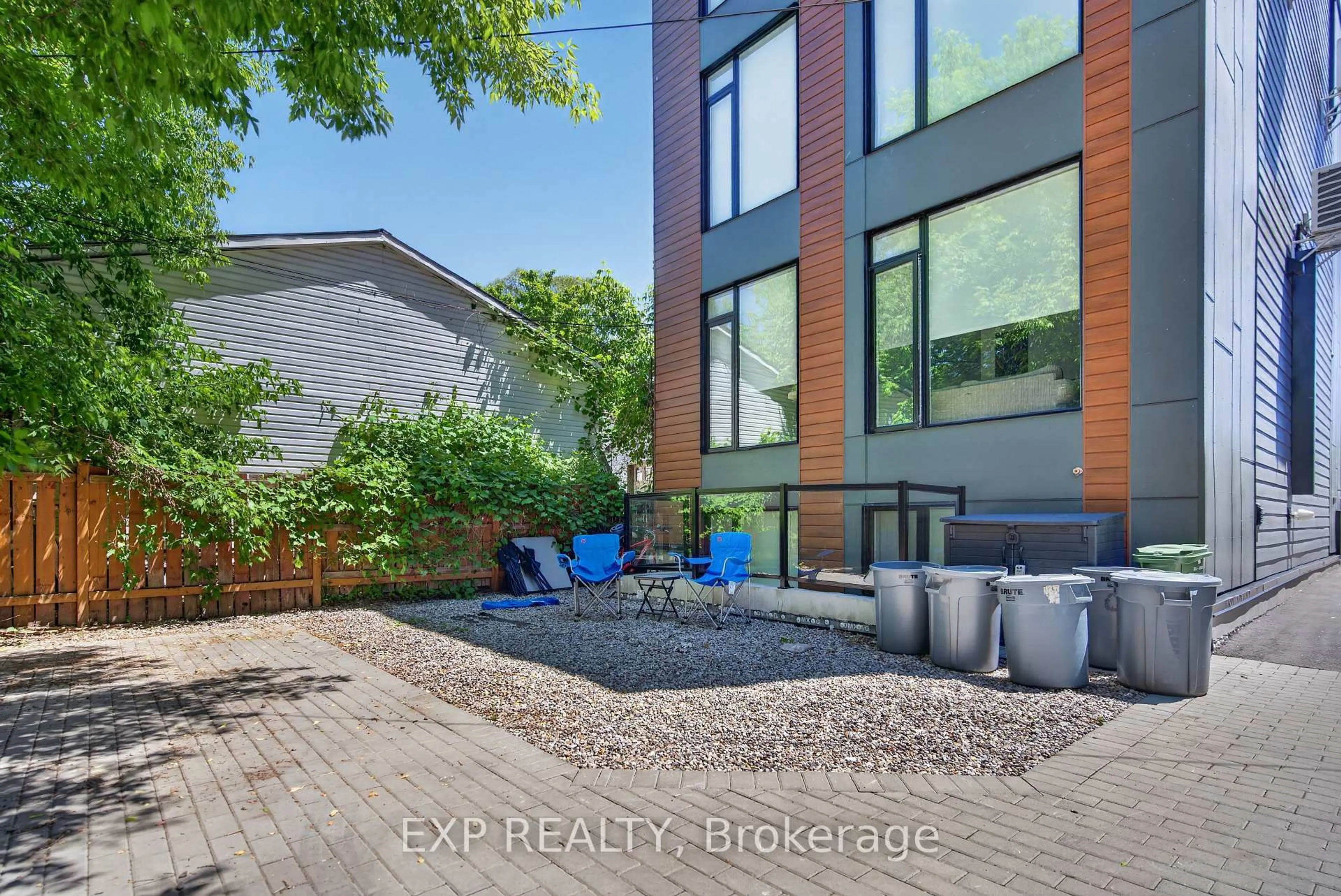 Patio, unknown for 271 DUNCAIRN Ave, Ottawa Ontario K1Z 7H1