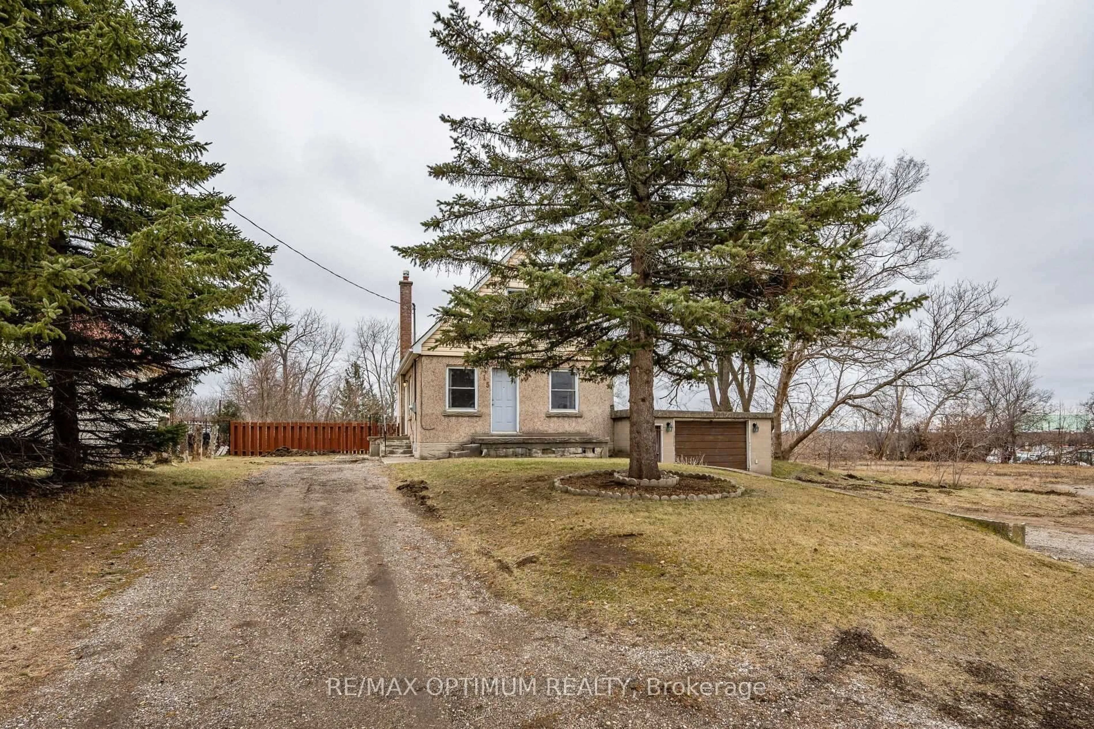 A pic from outside/outdoor area/front of a property/back of a property/a pic from drone, street for 715 Main St, Cambridge Ontario N1R 5S7