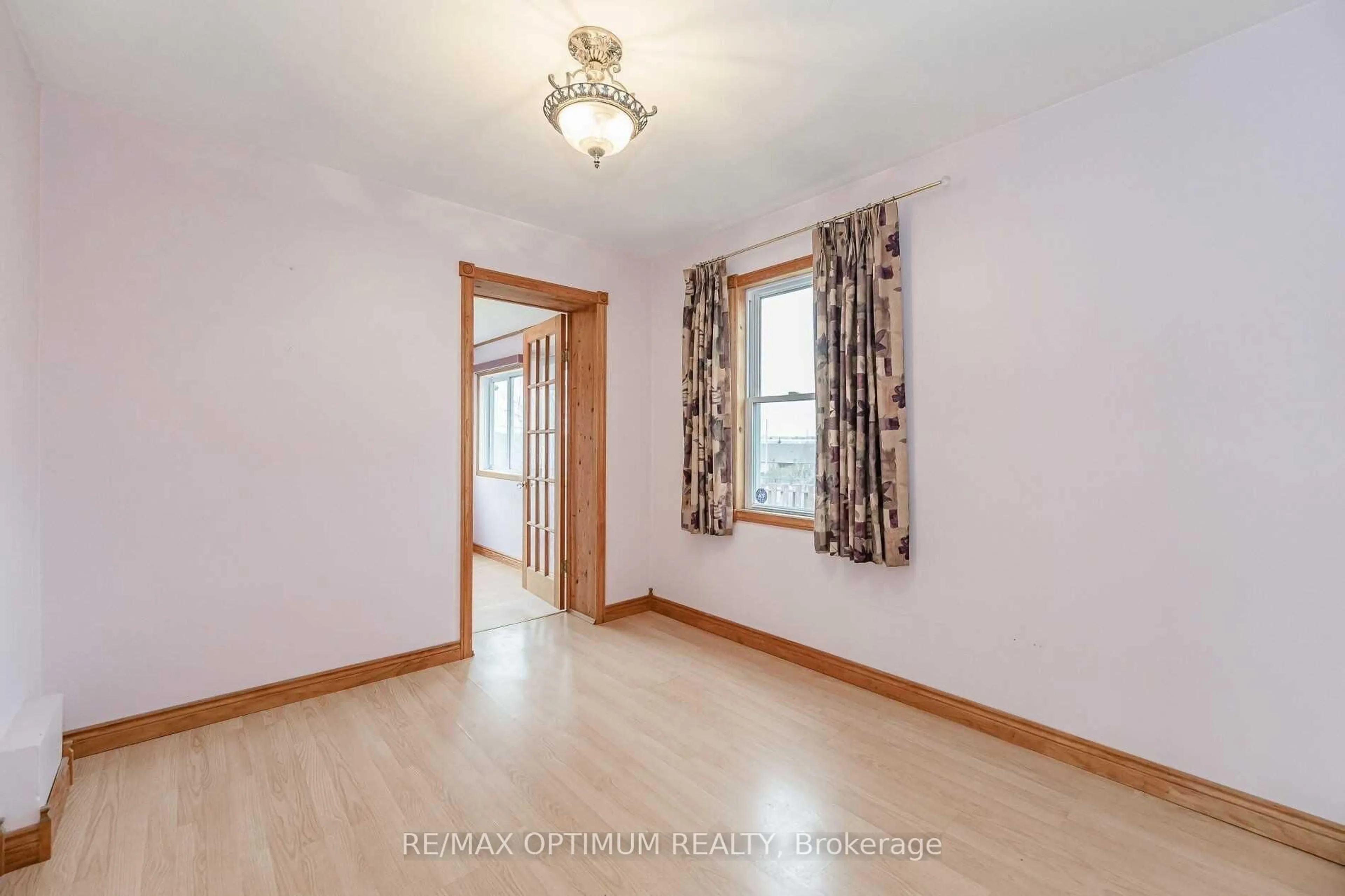 A pic of a room for 715 Main St, Cambridge Ontario N1R 5S7