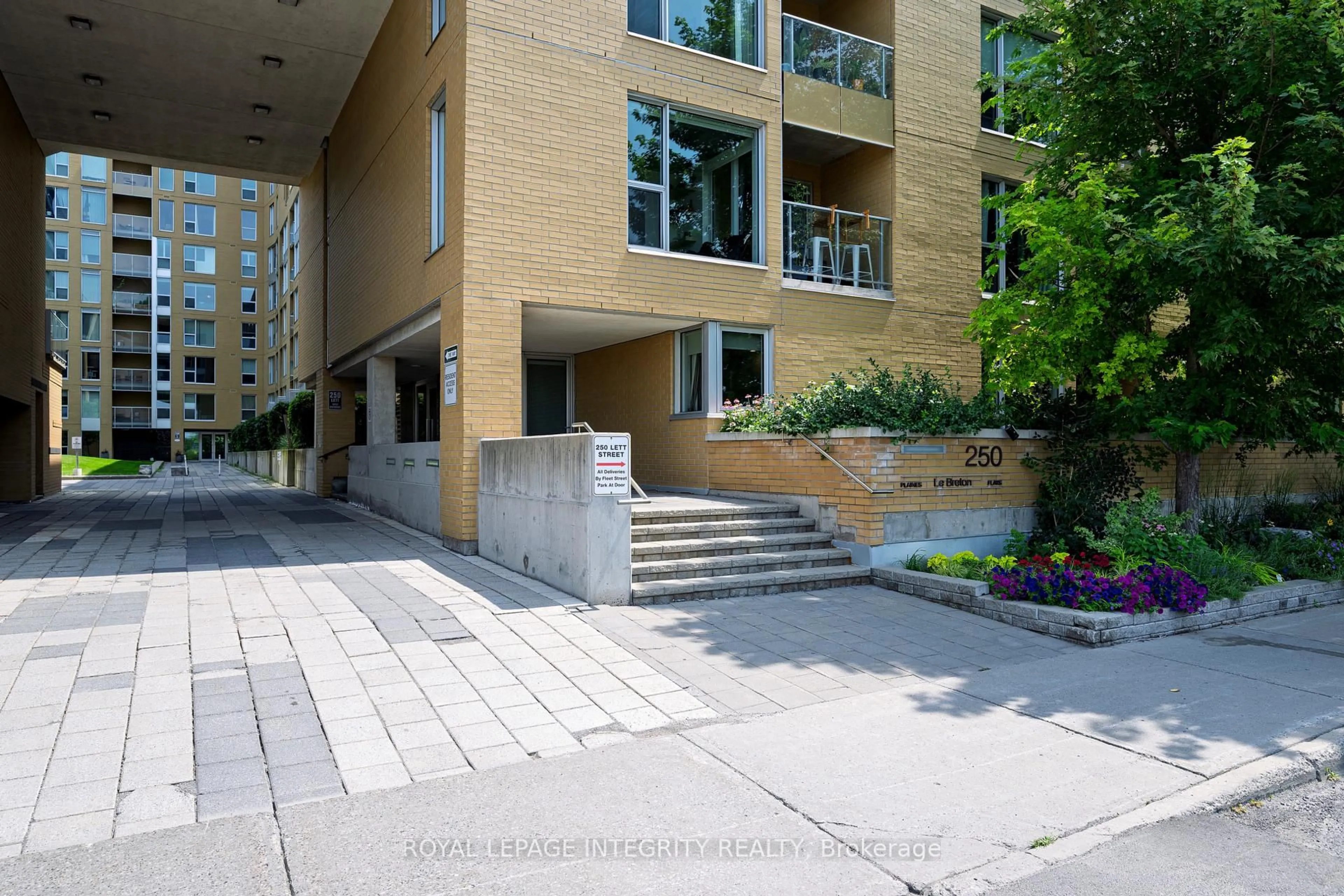 Patio, street for 250 Lett St #206, Ottawa Ontario K1R 0A8
