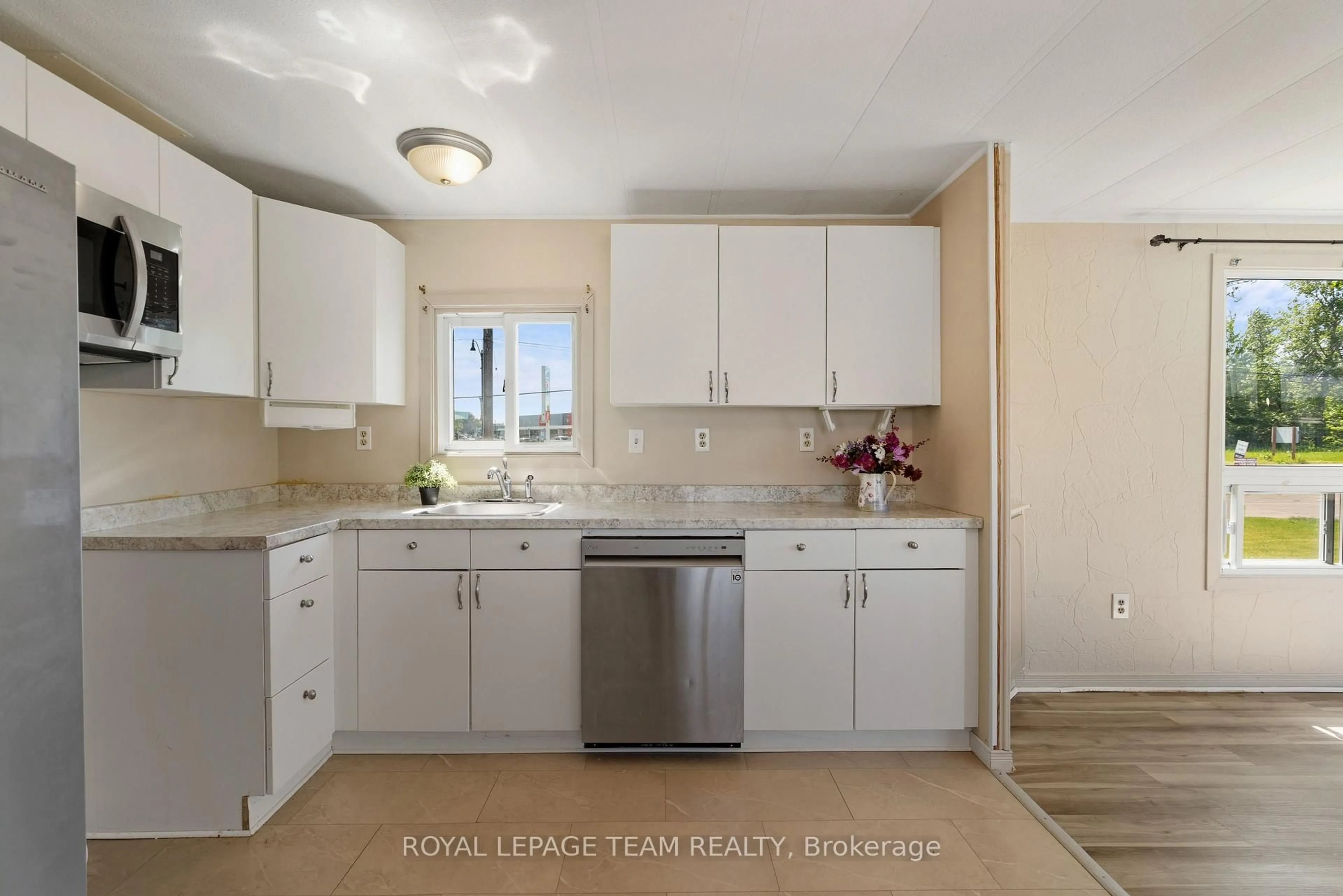 Standard kitchen, unknown for 25 County Rd. 31 Rd #71, South Dundas Ontario K0C 1X0
