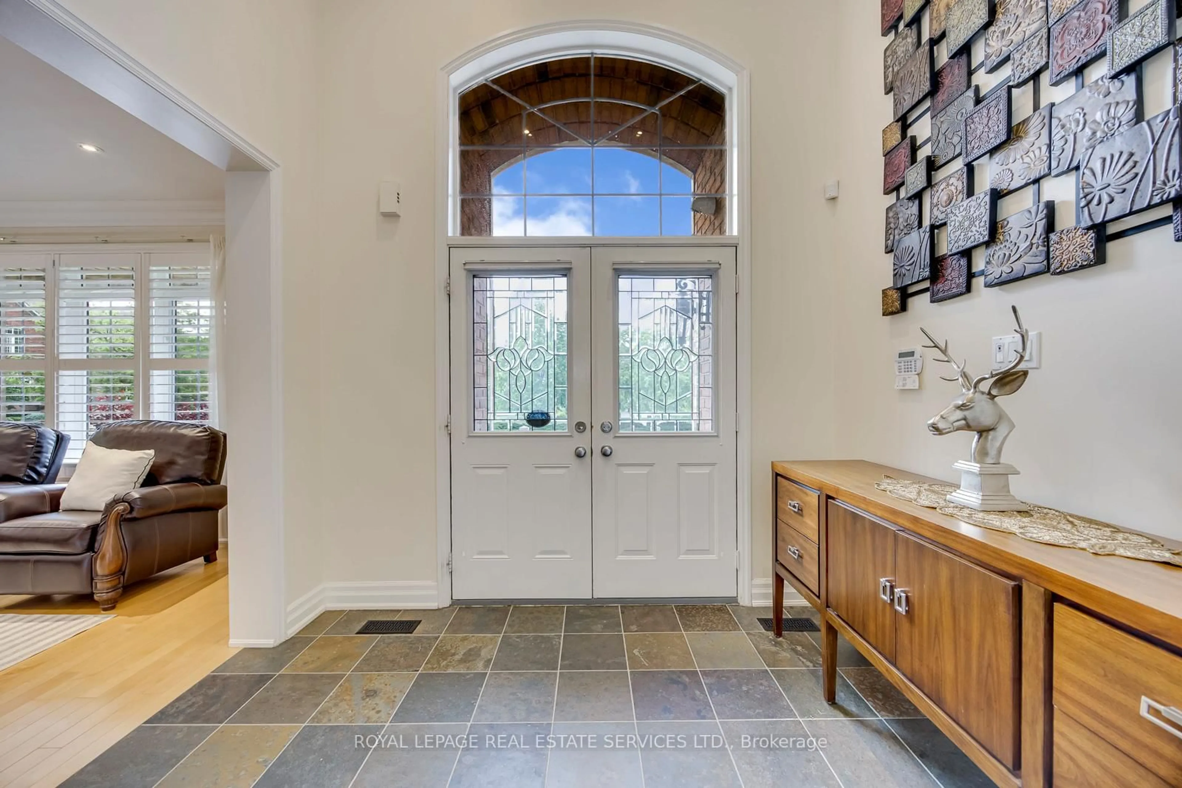 Indoor entryway for 4 Avery Circ, Hamilton Ontario L8E 6B8