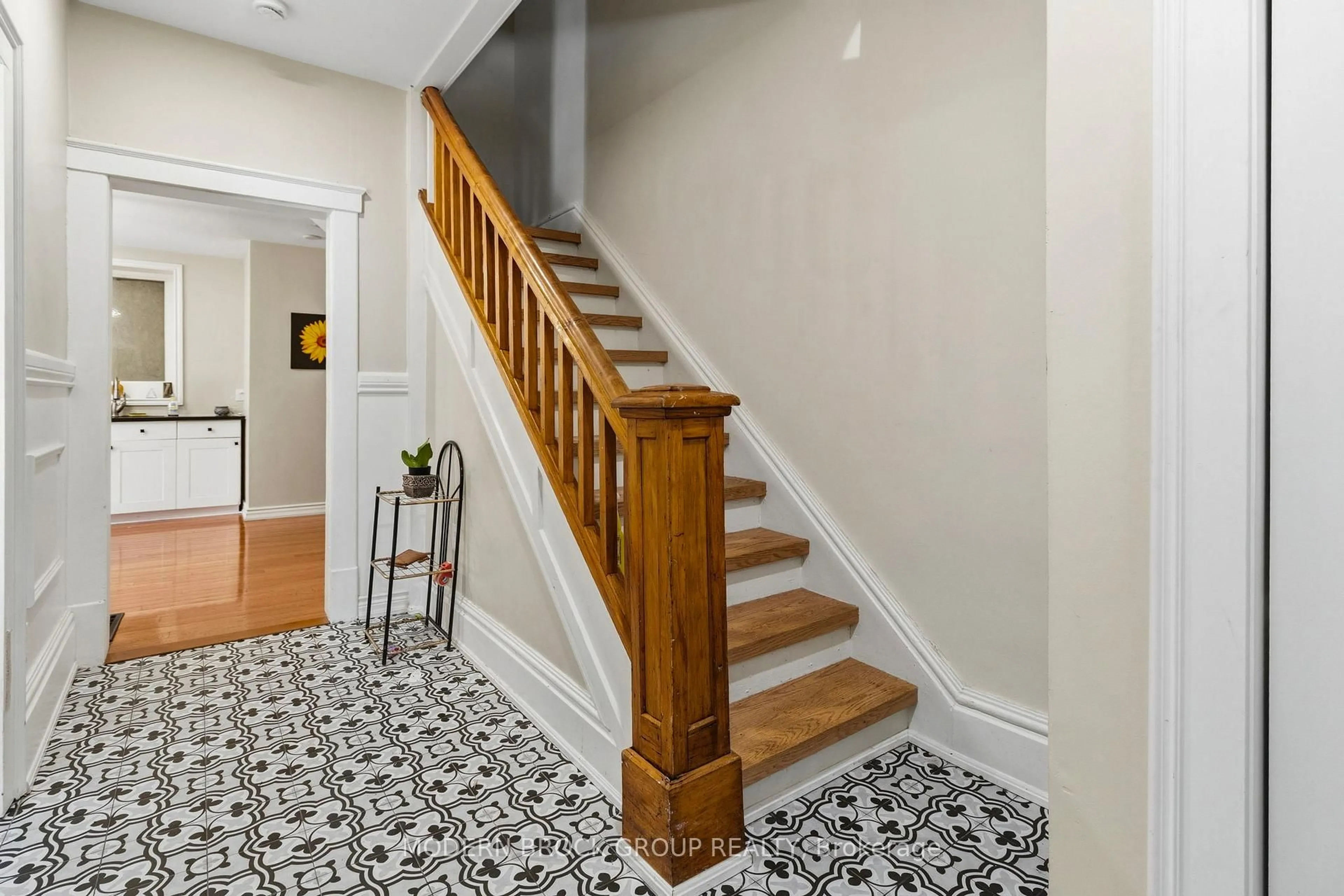 Stairs for 322 King St, Brockville Ontario K6V 3S3