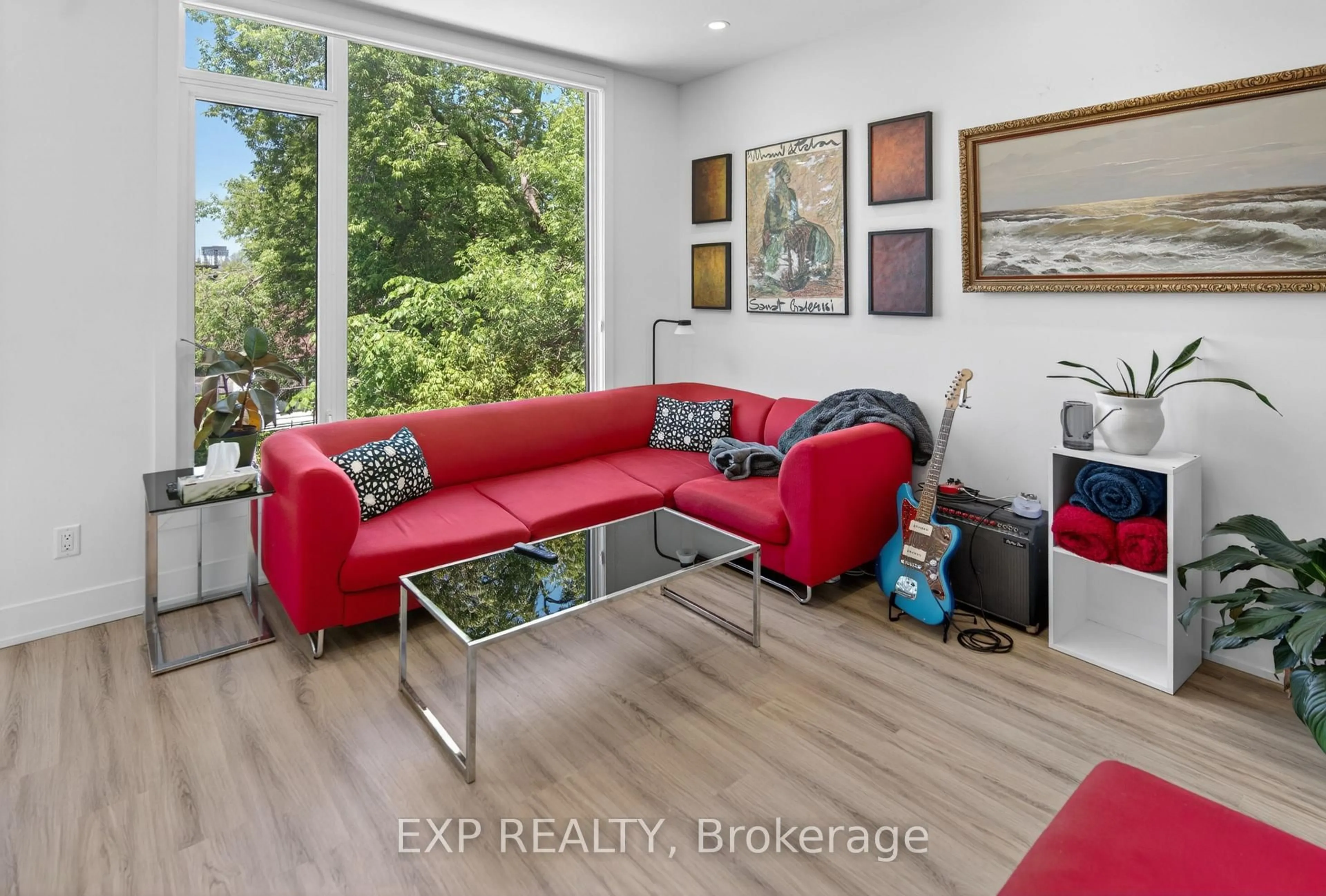 Living room with furniture, unknown for 273 DUNCAIRN Ave, Ottawa Ontario K1Z 7H1
