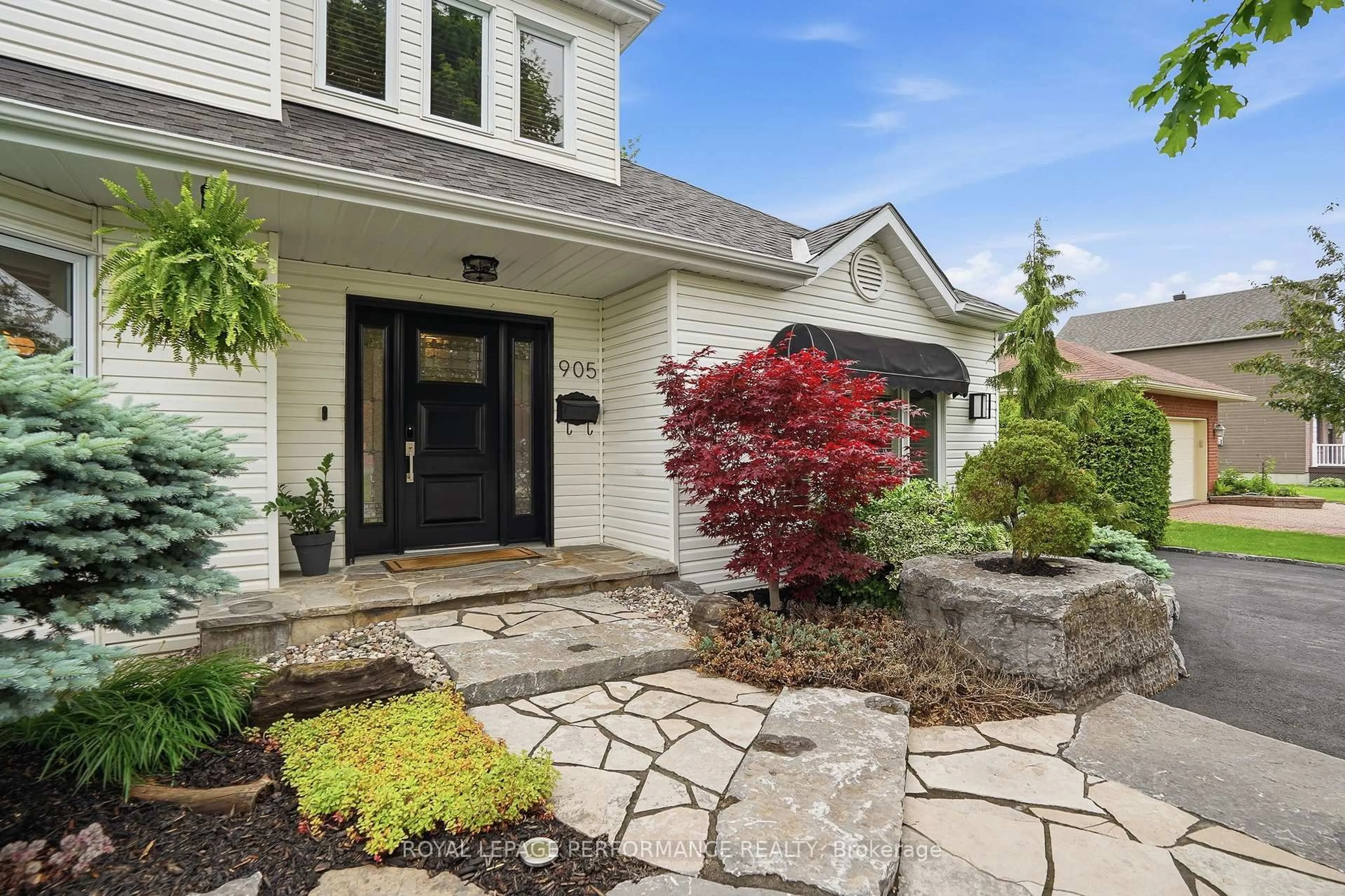 Home with brick exterior material, street for 905 Royal Ave, Hawkesbury Ontario K6A 3J8