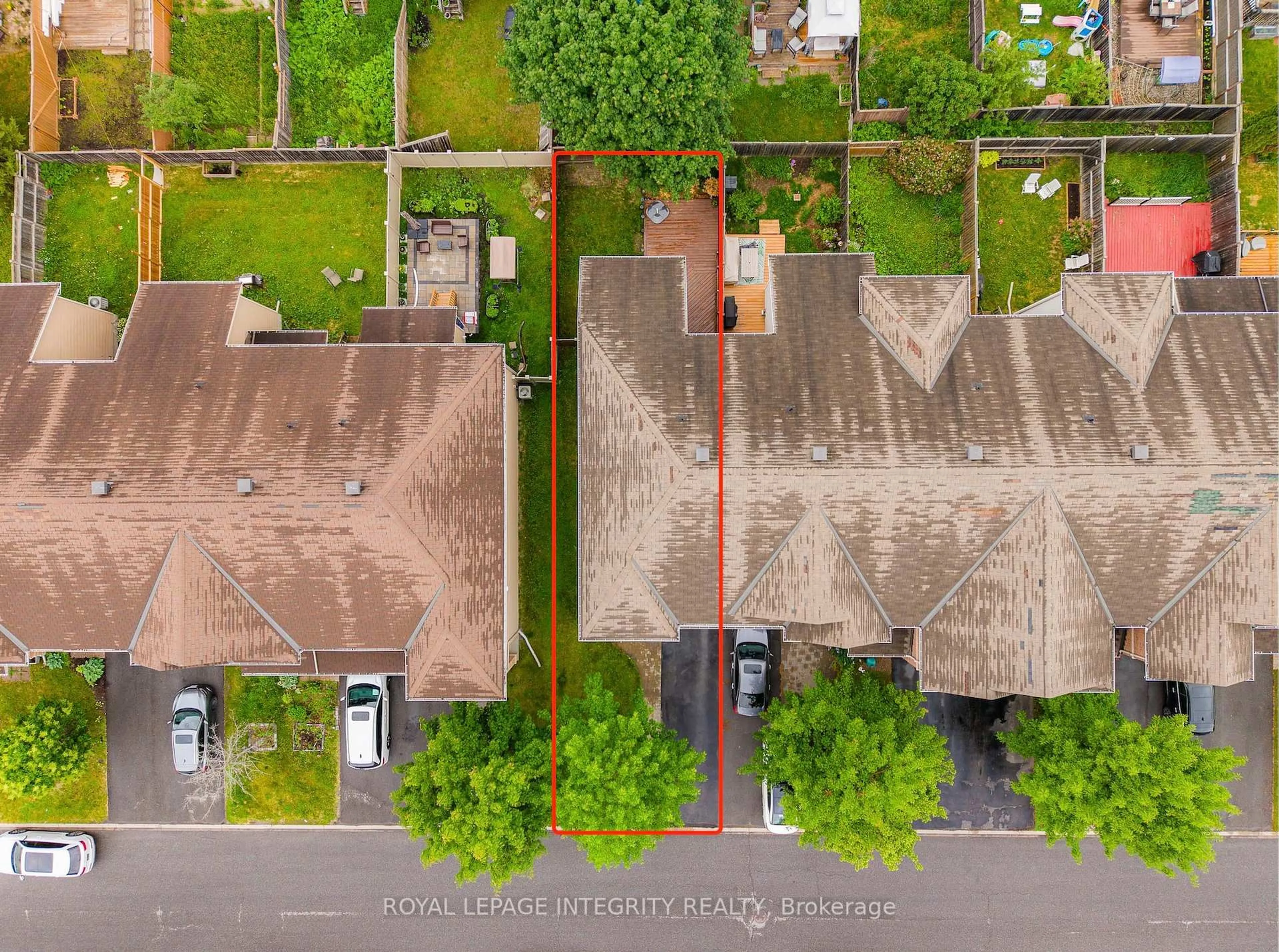 A pic from outside/outdoor area/front of a property/back of a property/a pic from drone, street for 25 Madelon Dr, Ottawa Ontario K2J 5C7